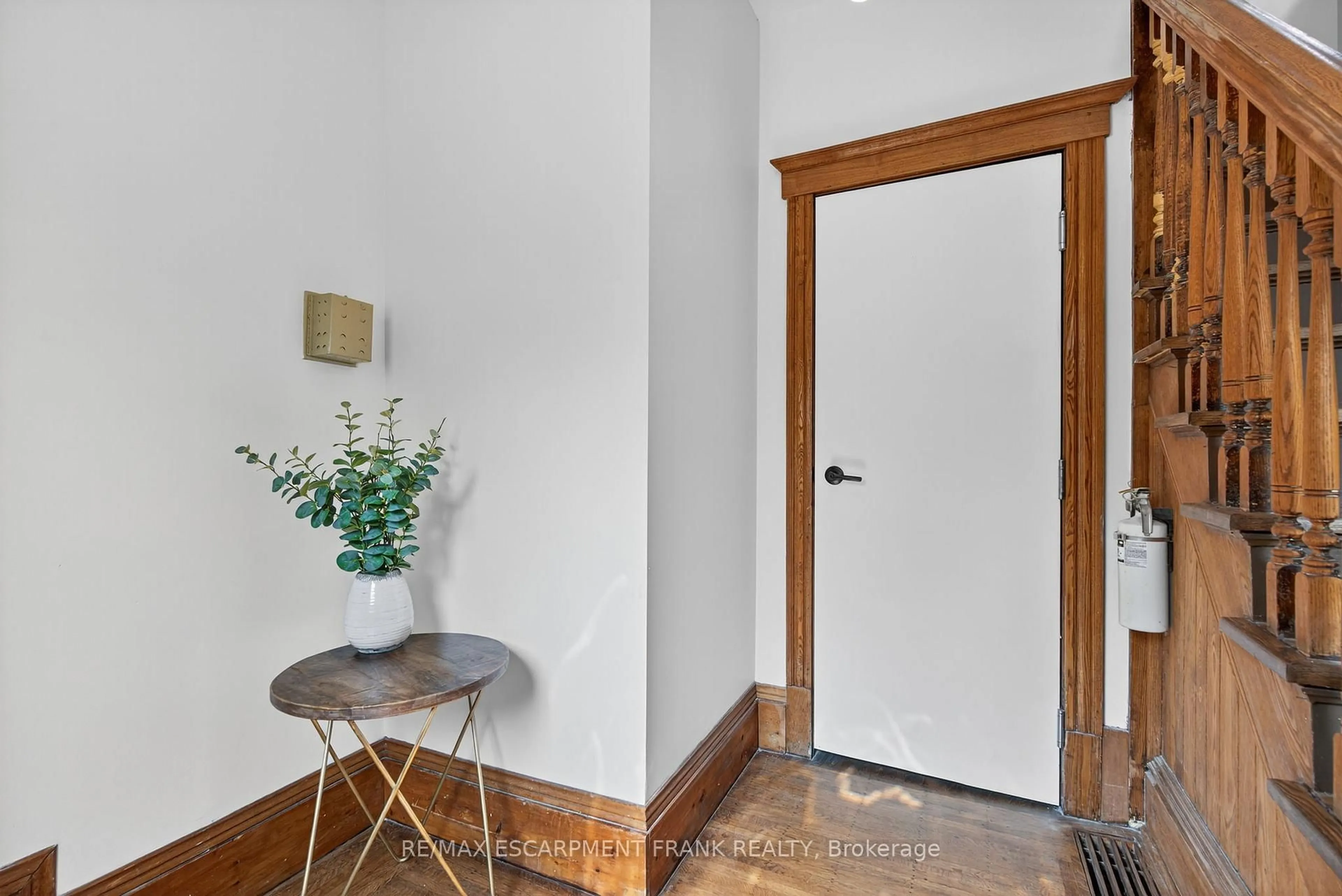 Indoor entryway for 84 RAY St, Hamilton Ontario L8P 3V7