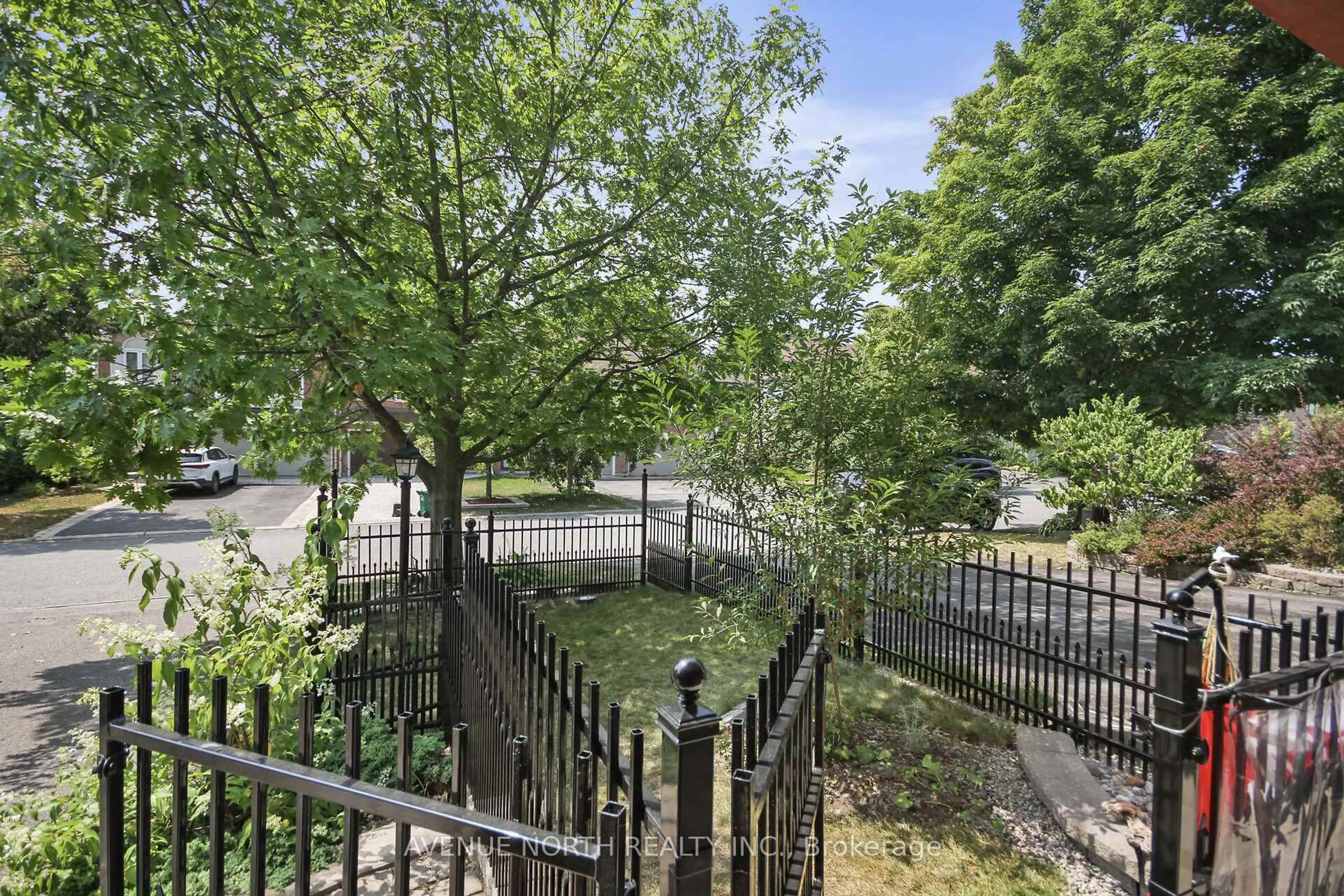 A pic from outside/outdoor area/front of a property/back of a property/a pic from drone, unknown for 57 Macassa Circ, Ottawa Ontario K2T 1J8
