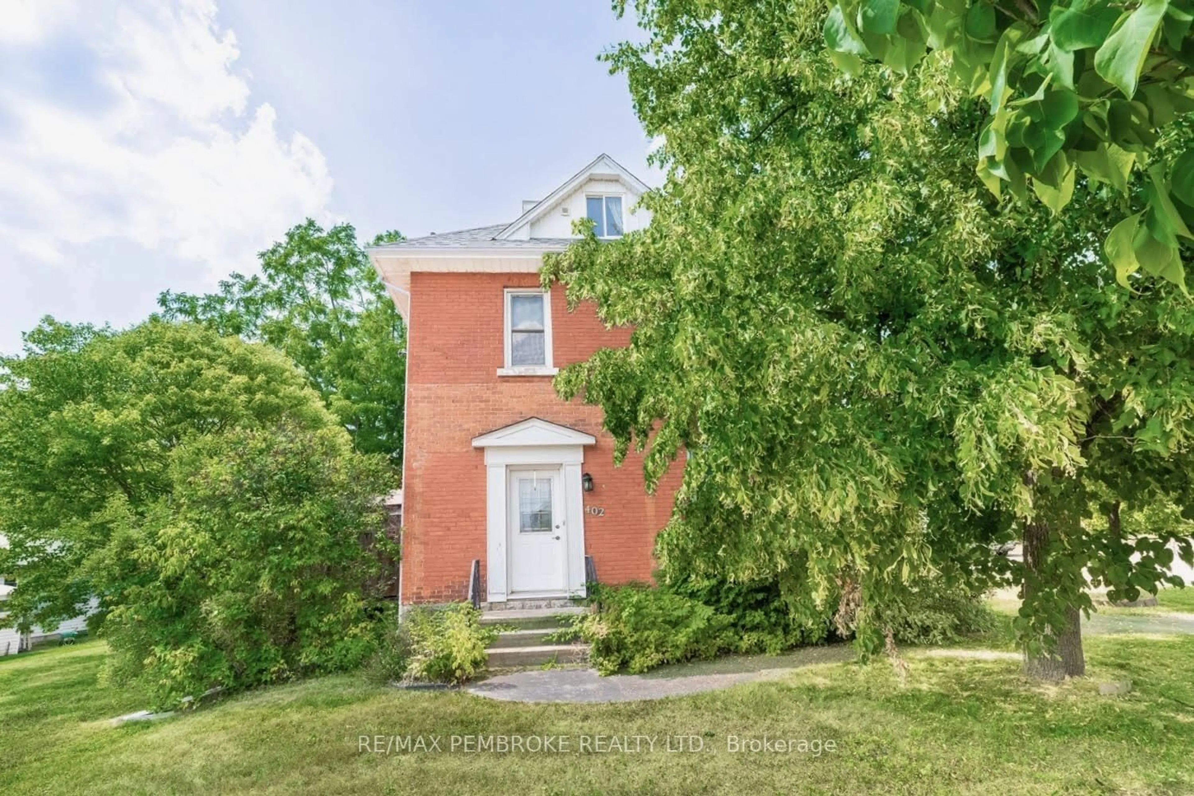 Home with brick exterior material, street for 402 Christie St, Pembroke Ontario K8A 4R9
