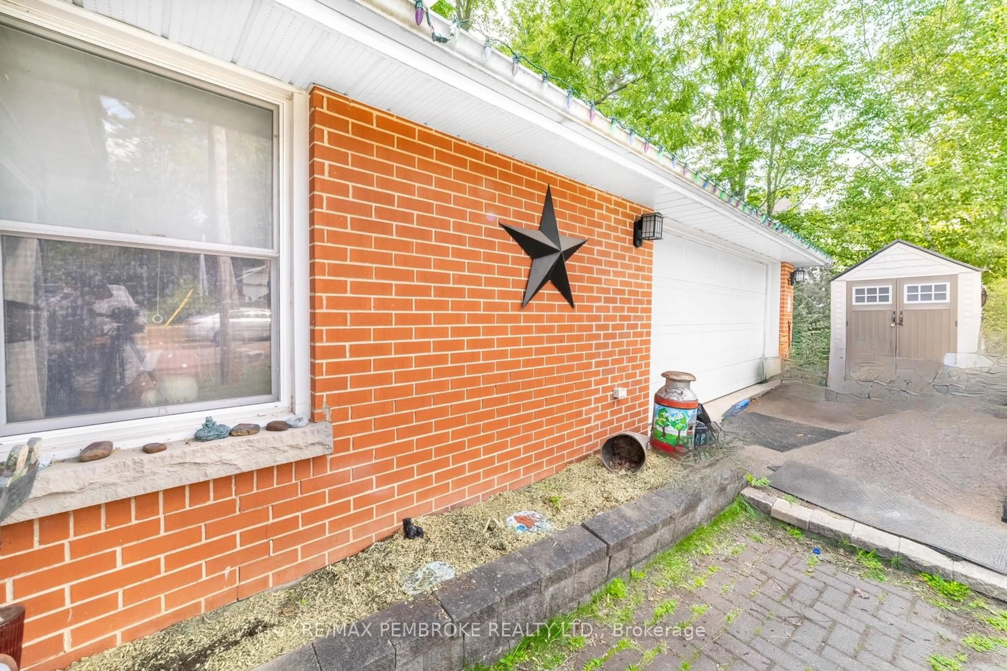 Home with brick exterior material, street for 402 Christie St, Pembroke Ontario K8A 4R9