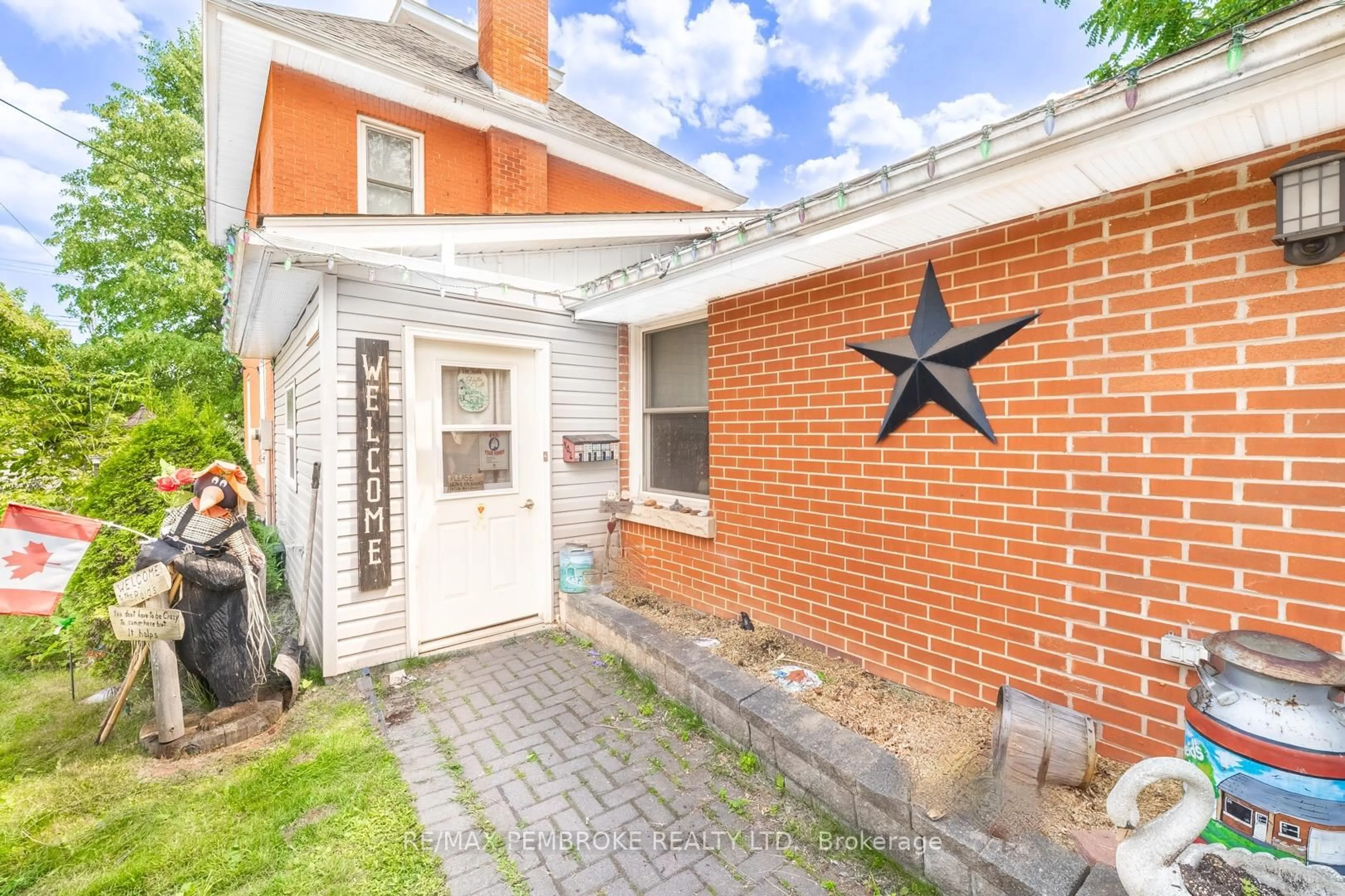 Home with brick exterior material, street for 402 Christie St, Pembroke Ontario K8A 4R9