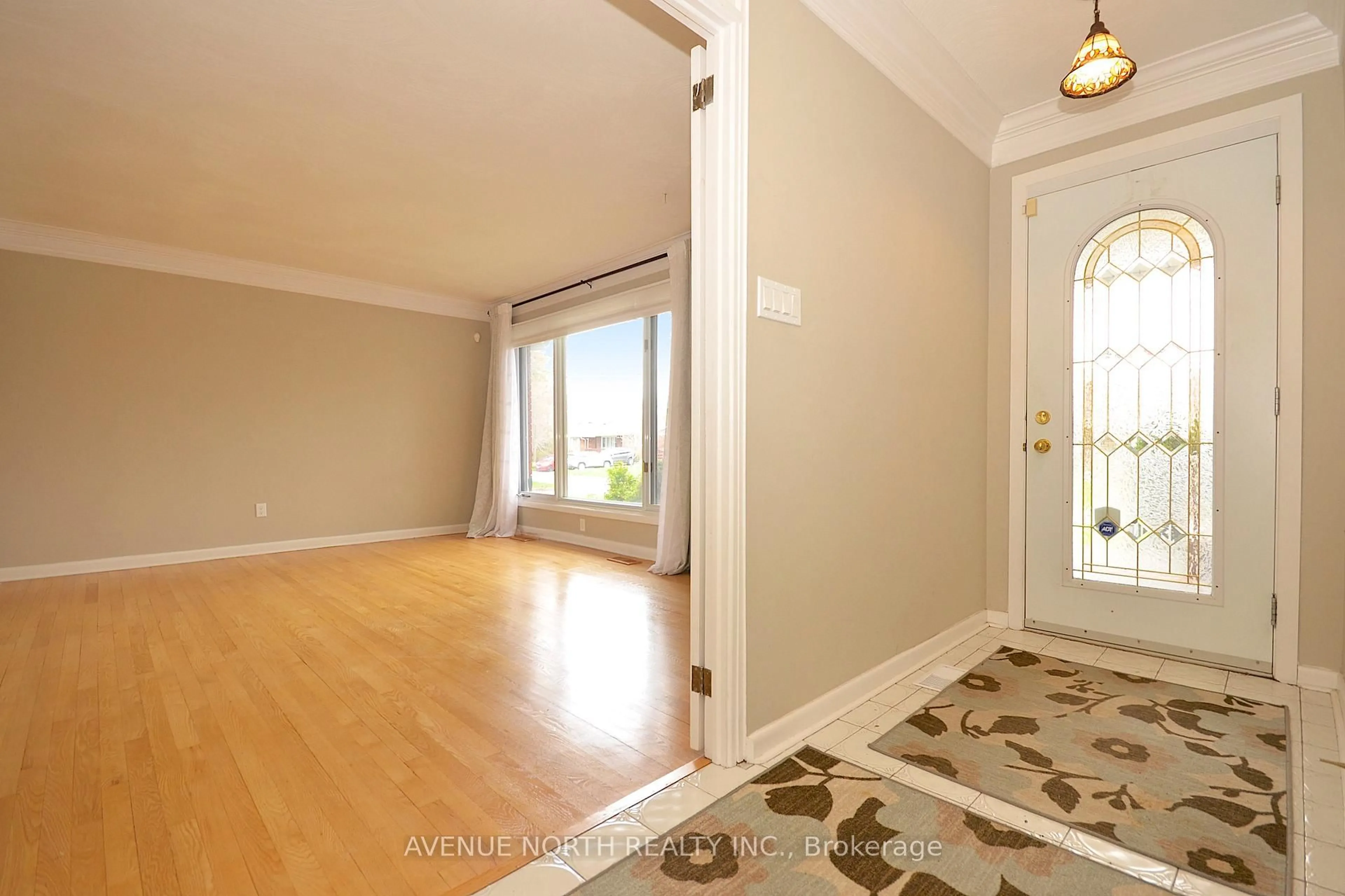 Indoor entryway for 866 Claude St, Ottawa Ontario K1K 2S6