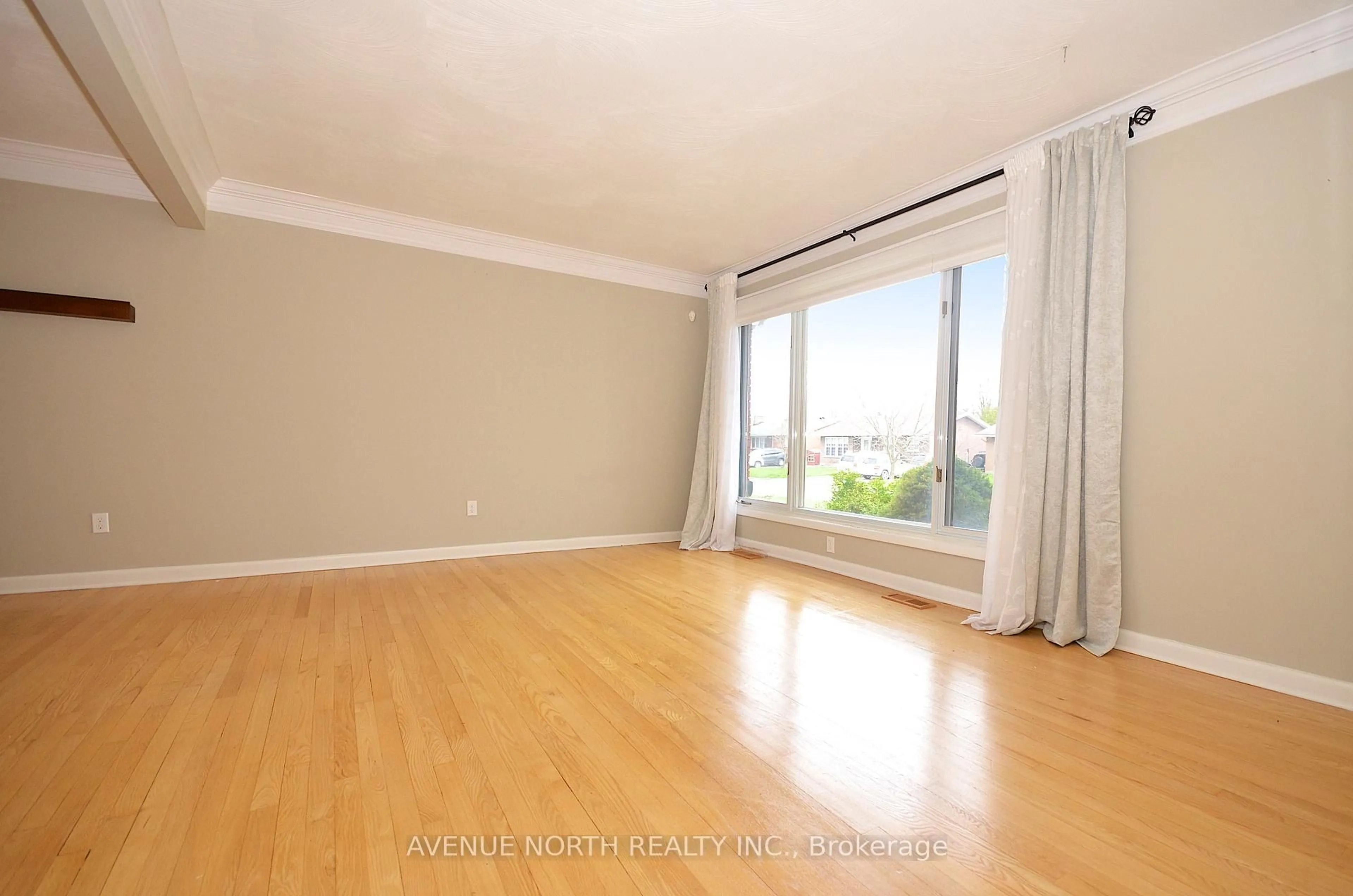 A pic of a room for 866 Claude St, Ottawa Ontario K1K 2S6