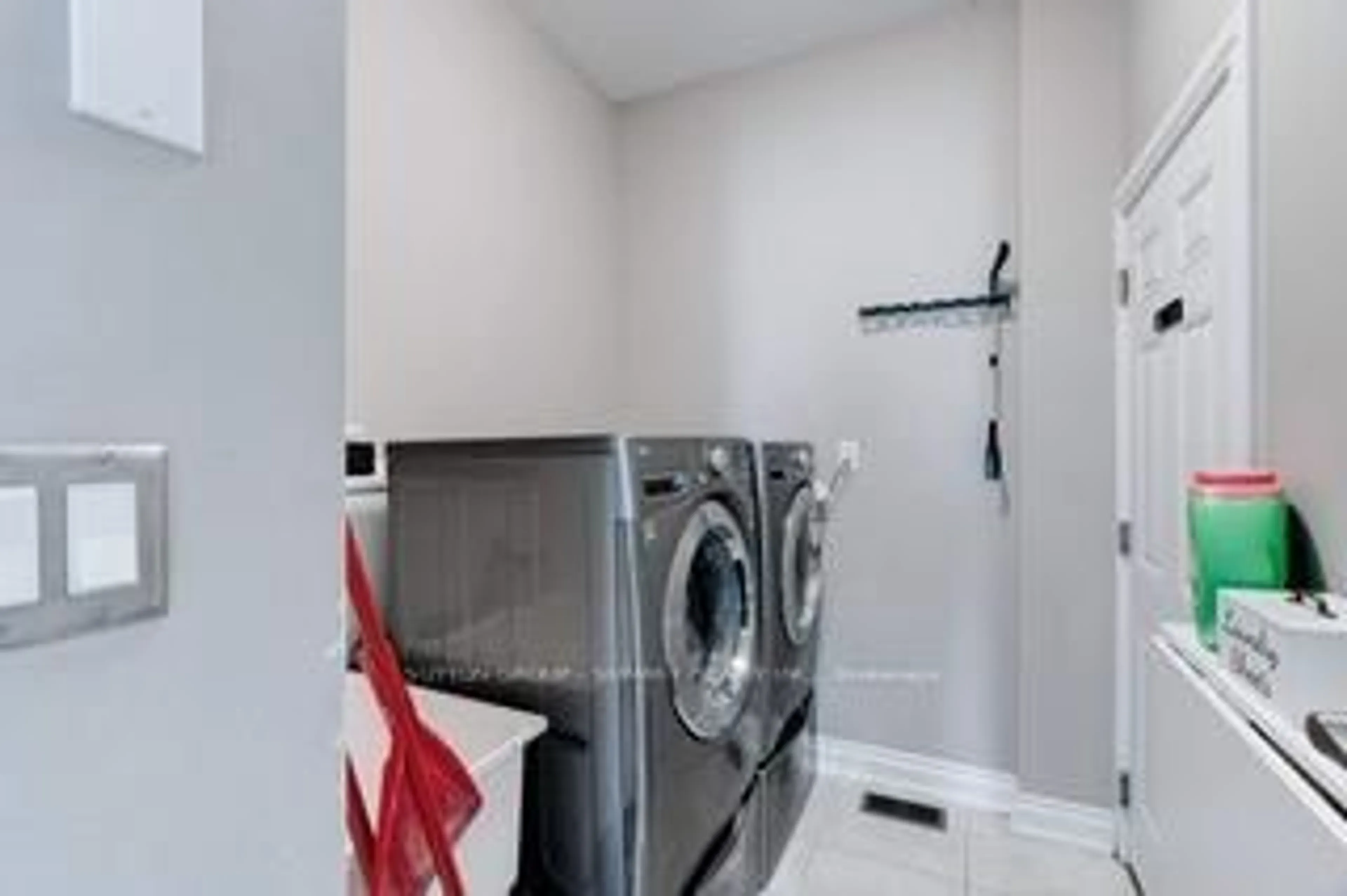 Laundry room for 12 Mitten Crt, Hamilton Ontario L8W 0B3