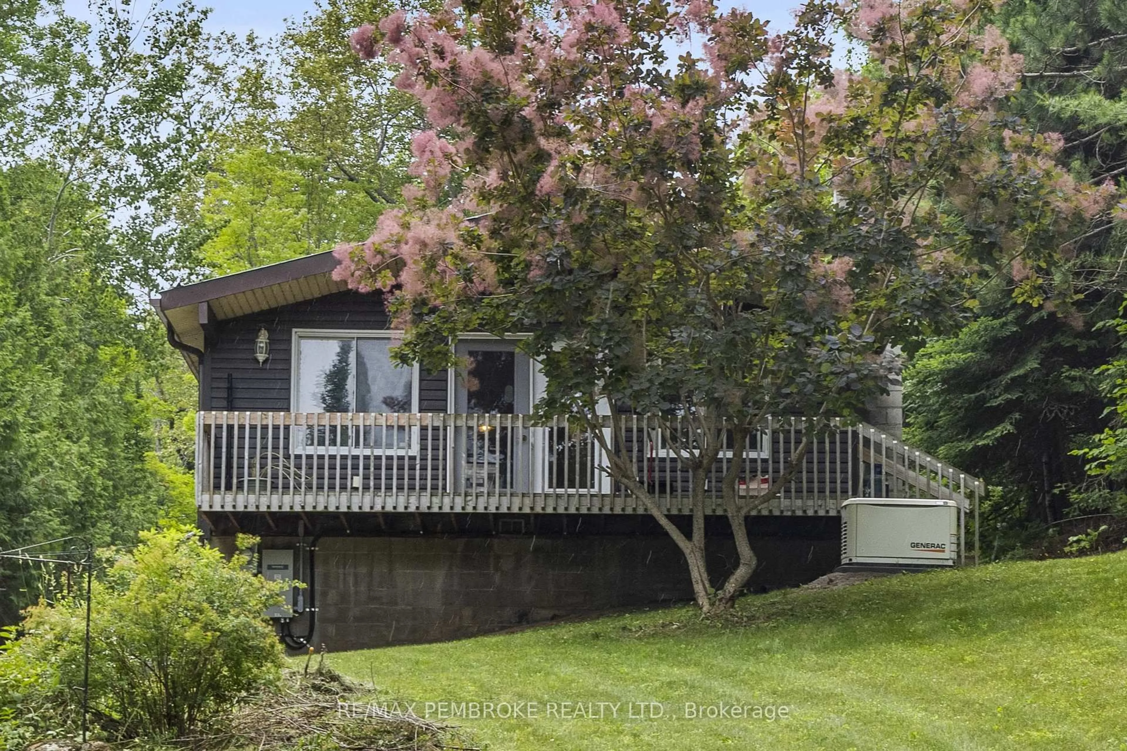 Home with vinyl exterior material, unknown for 194 Klondike Rd, Eganville Ontario K0J 1T0