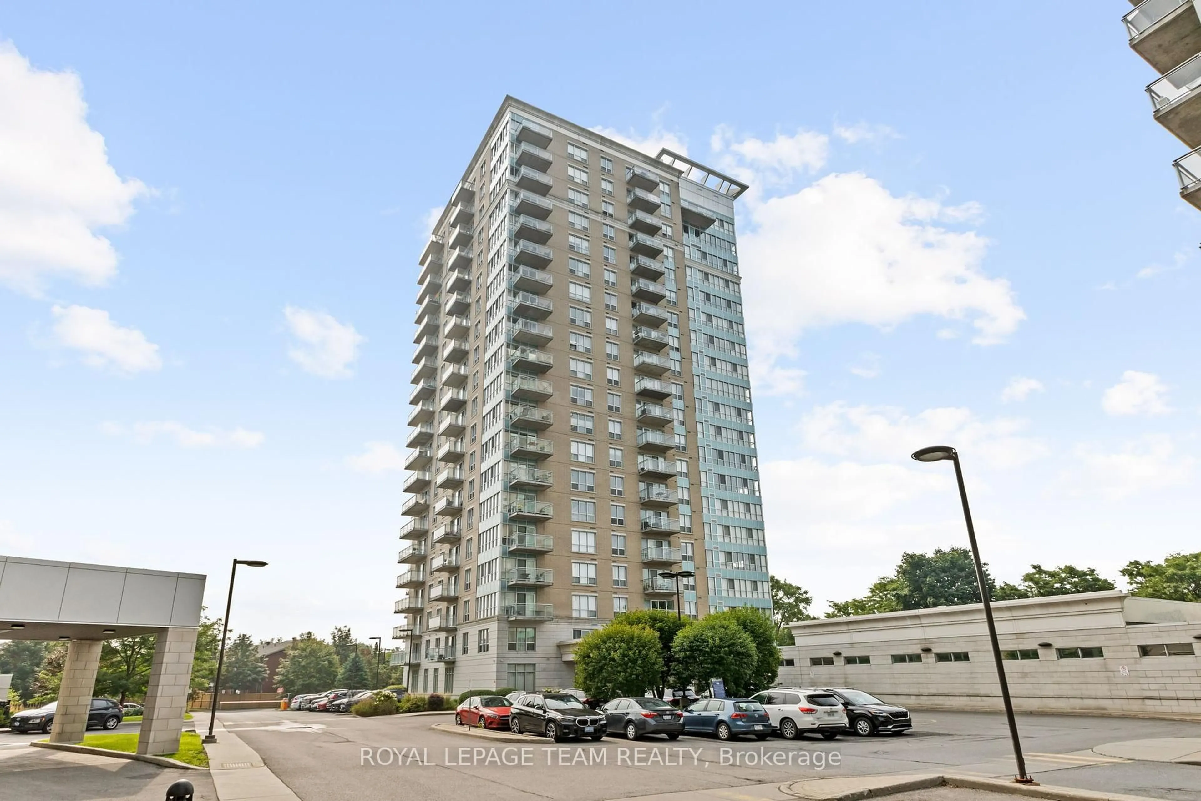 A pic from outside/outdoor area/front of a property/back of a property/a pic from drone, building for 90 Landry St #1408, Ottawa Ontario K1L 0A9