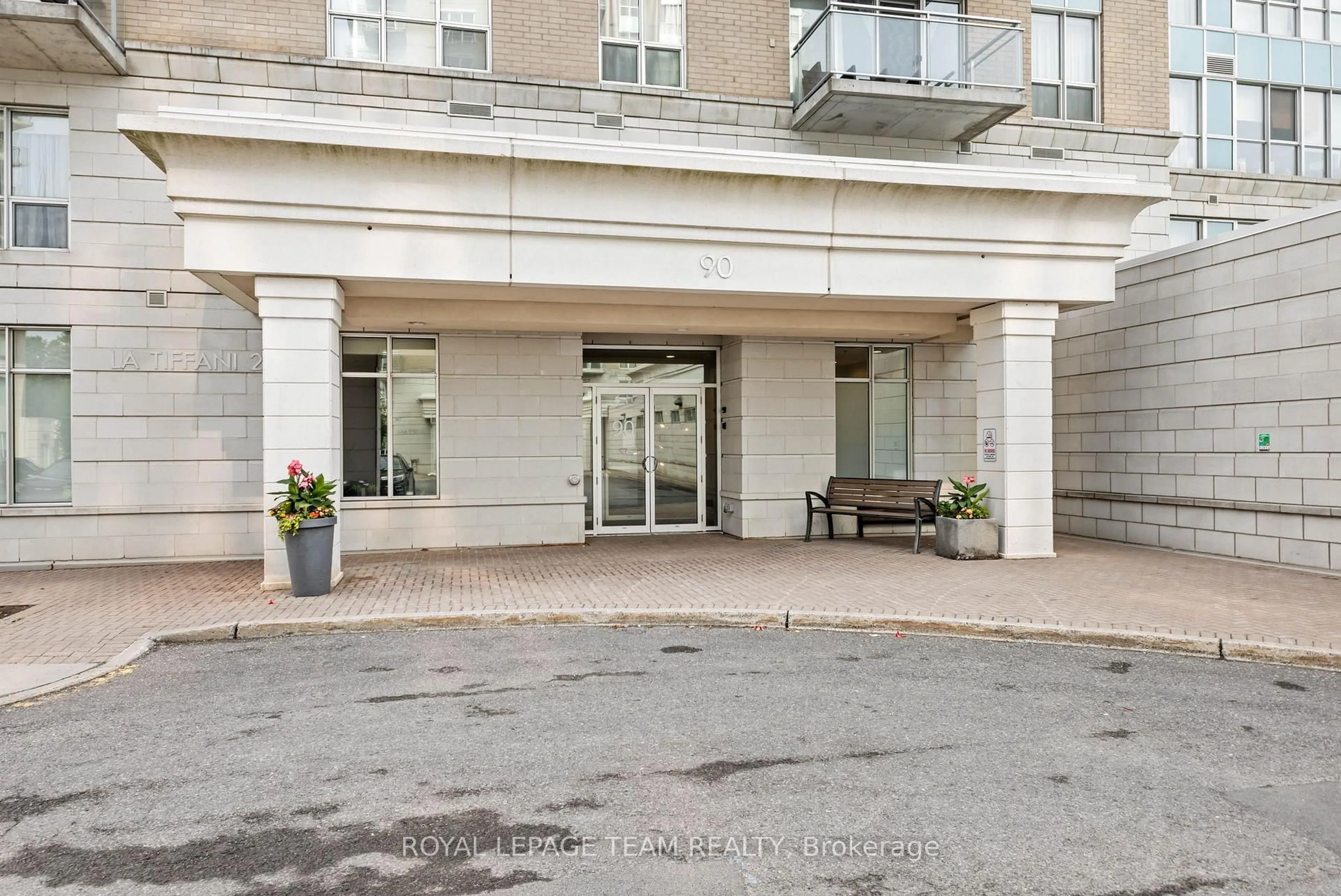 Unknown for 90 Landry St #1408, Ottawa Ontario K1L 0A9
