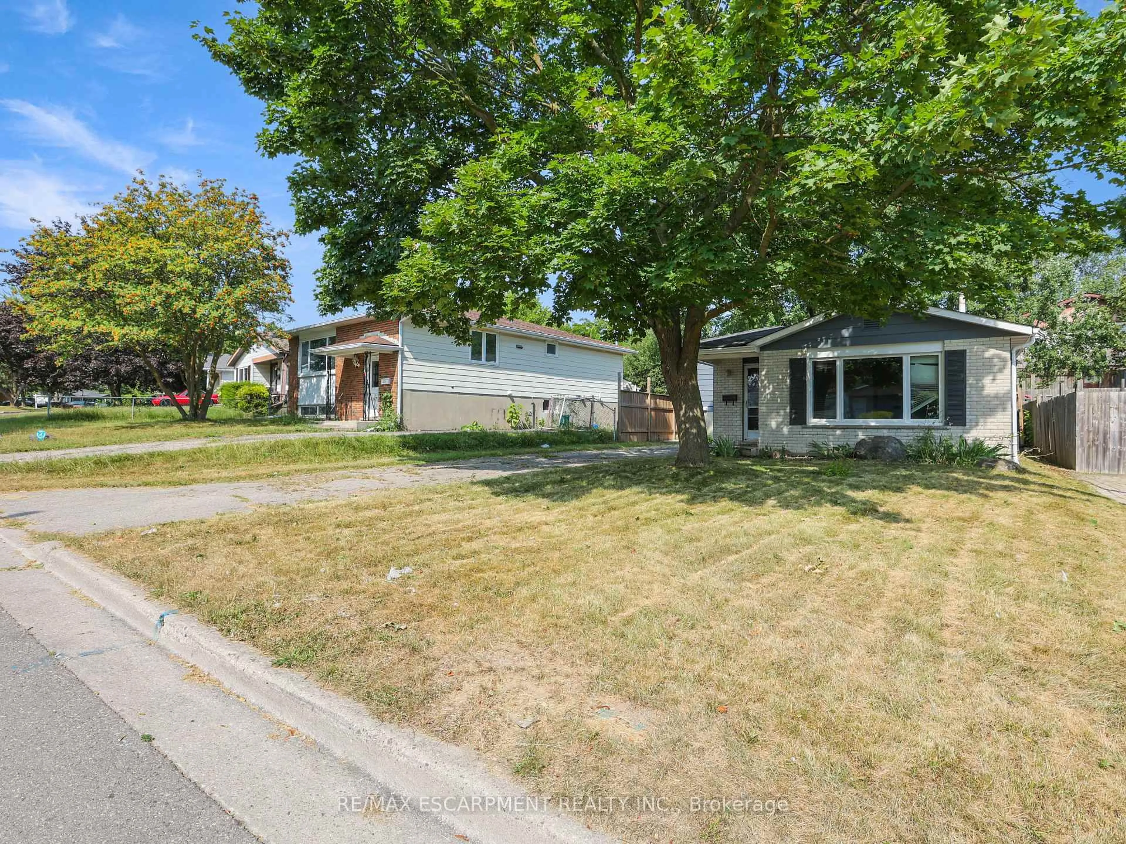 A pic from outside/outdoor area/front of a property/back of a property/a pic from drone, street for 169 PINEDALE Dr, Kitchener Ontario N2E 1K2