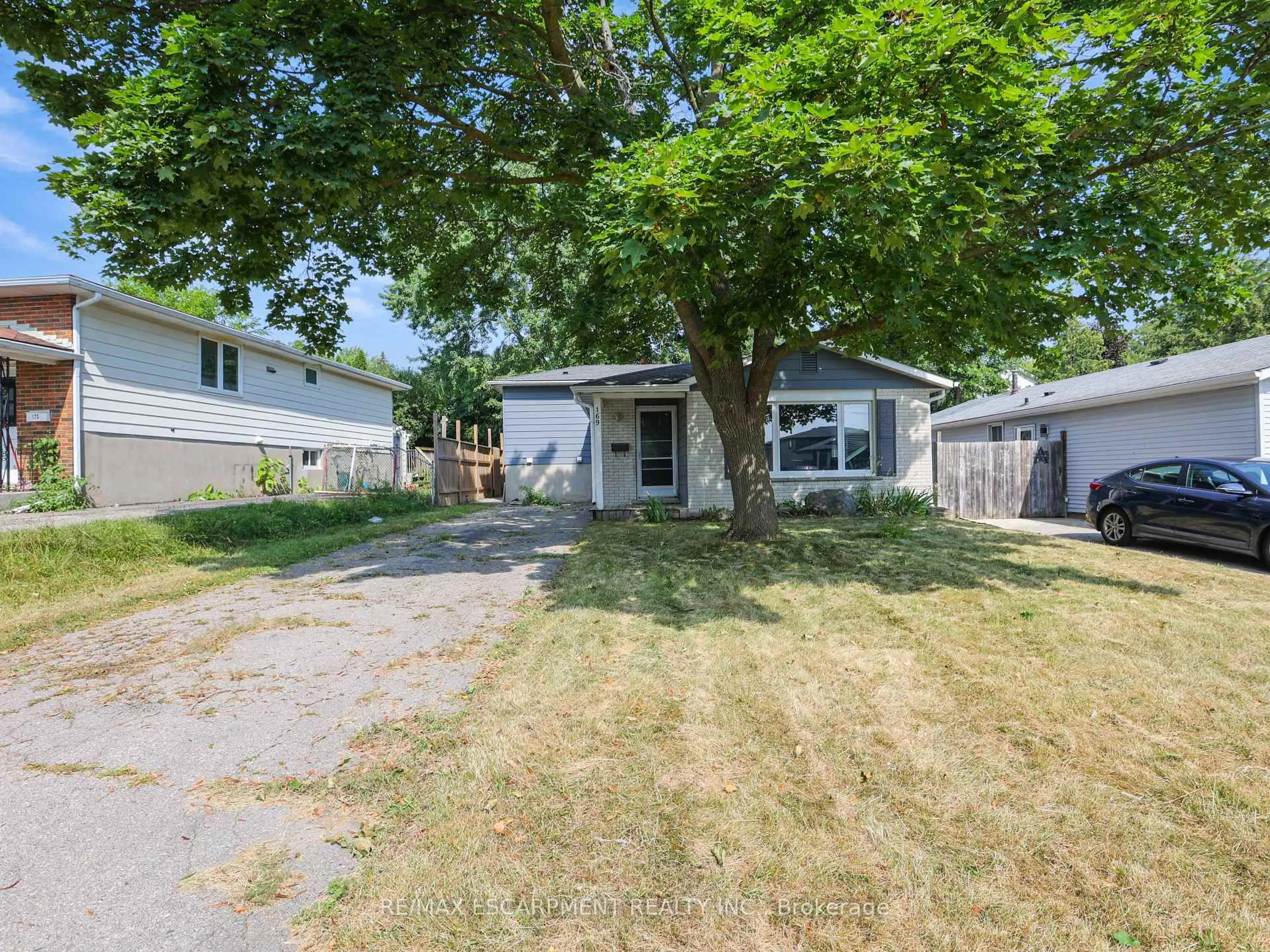 A pic from outside/outdoor area/front of a property/back of a property/a pic from drone, street for 169 PINEDALE Dr, Kitchener Ontario N2E 1K2
