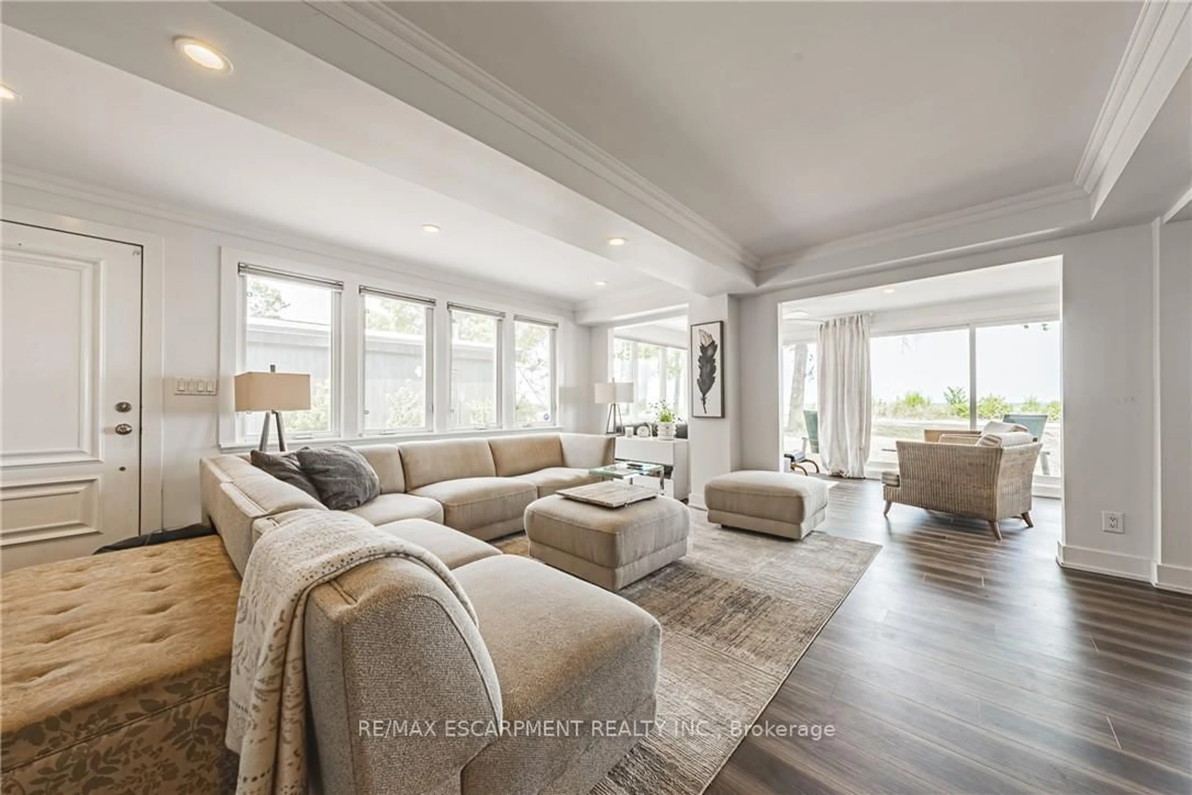 Living room with furniture, unknown for 5 Dexter Ave, Hamilton Ontario L8H 7C7