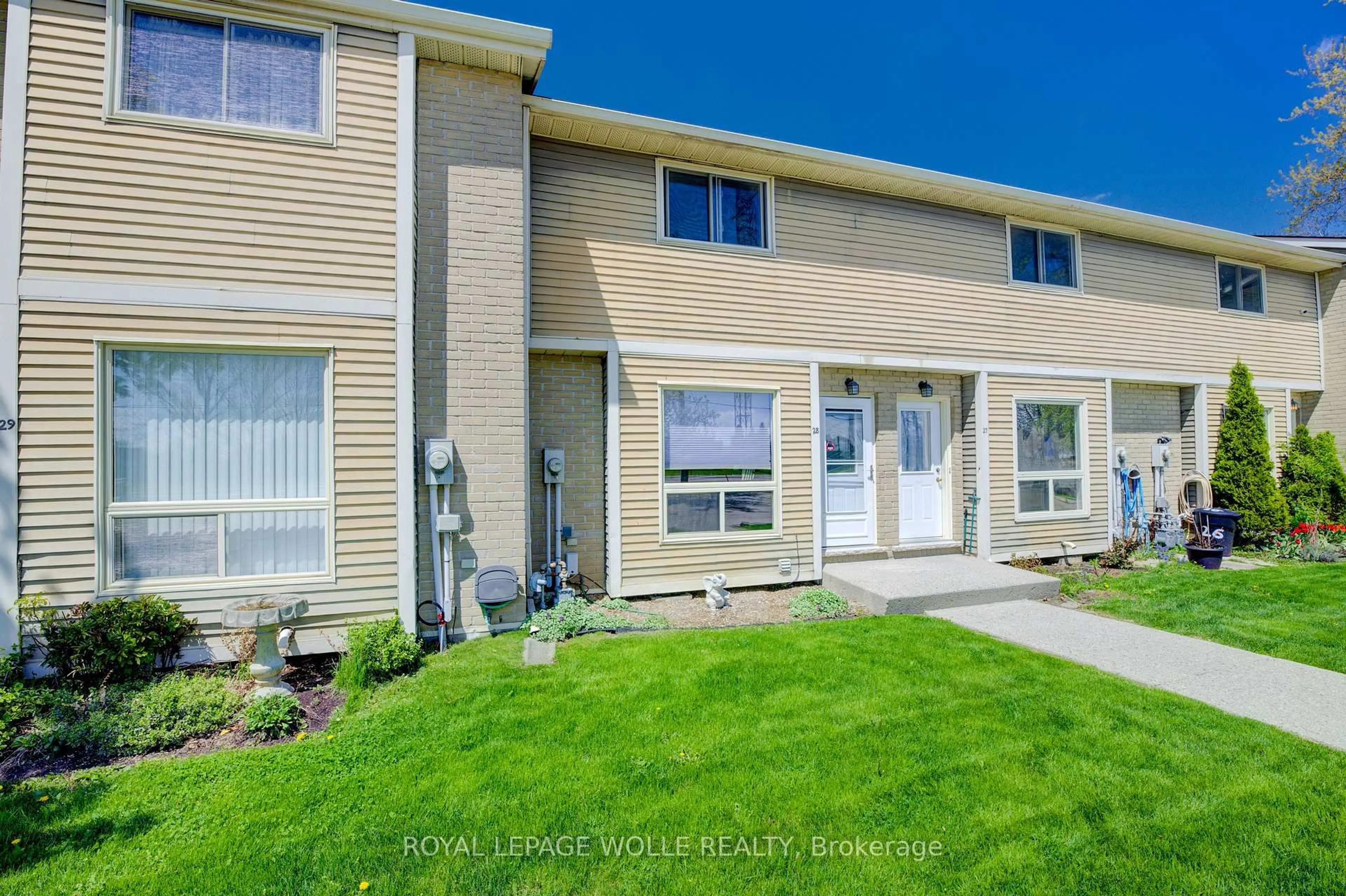 Home with vinyl exterior material, unknown for 879 Parkinson Rd #28, Woodstock Ontario N4S 8S7