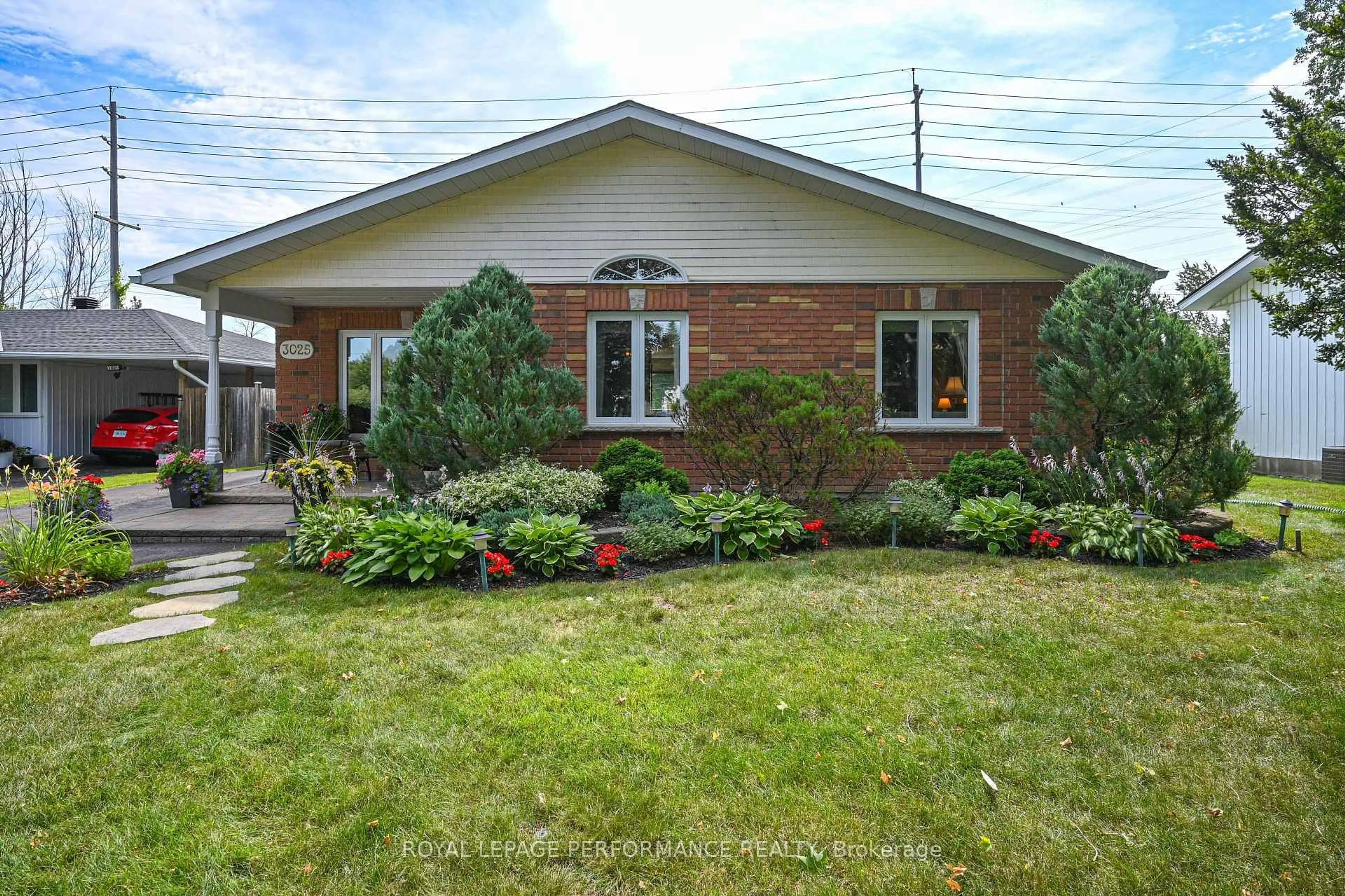 Home with brick exterior material, street for 3025 Linton Rd, Ottawa Ontario K1V 8H1