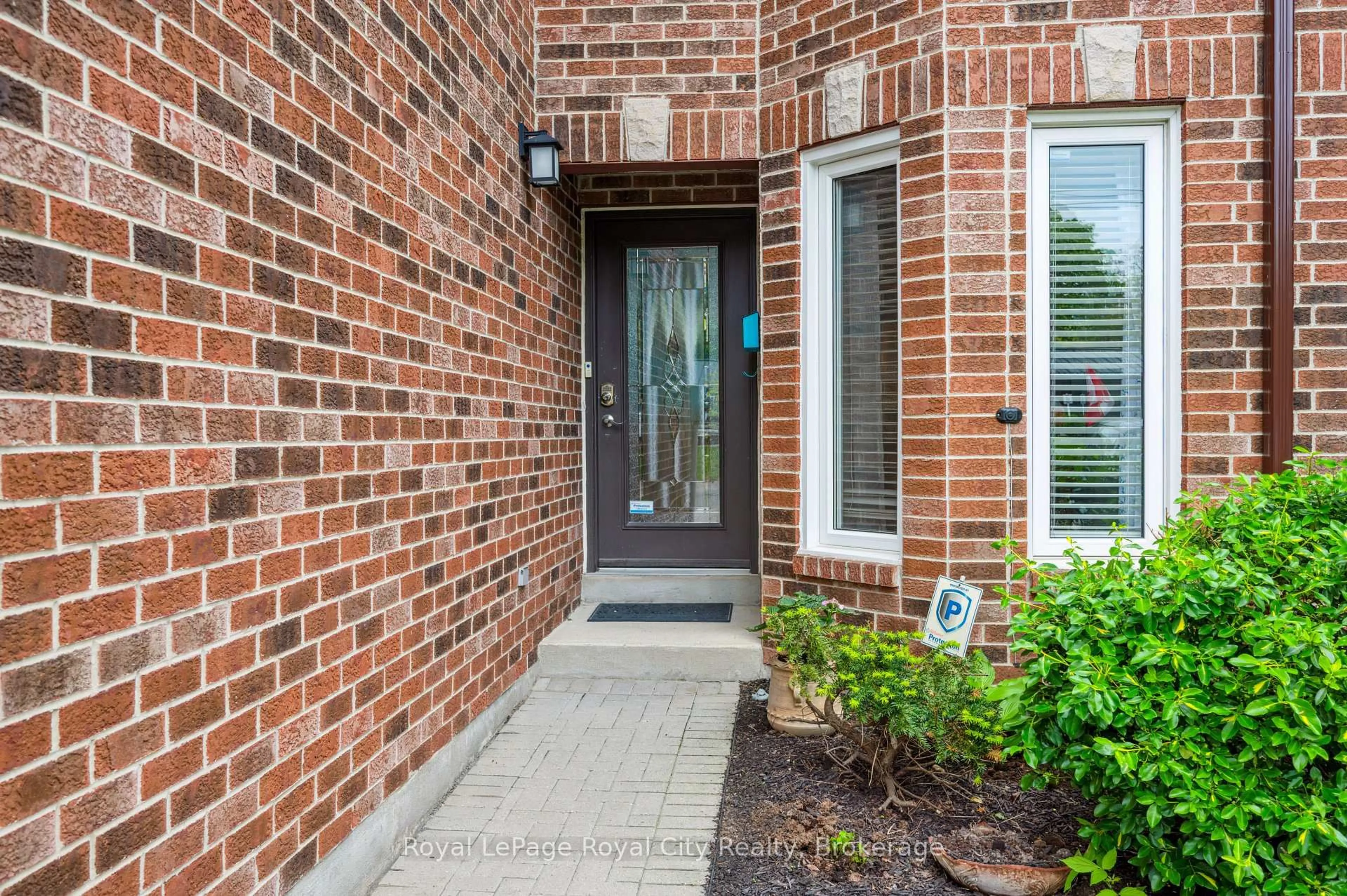 Home with brick exterior material, street for 21 Marilyn Dr, Guelph Ontario N1H 1G9