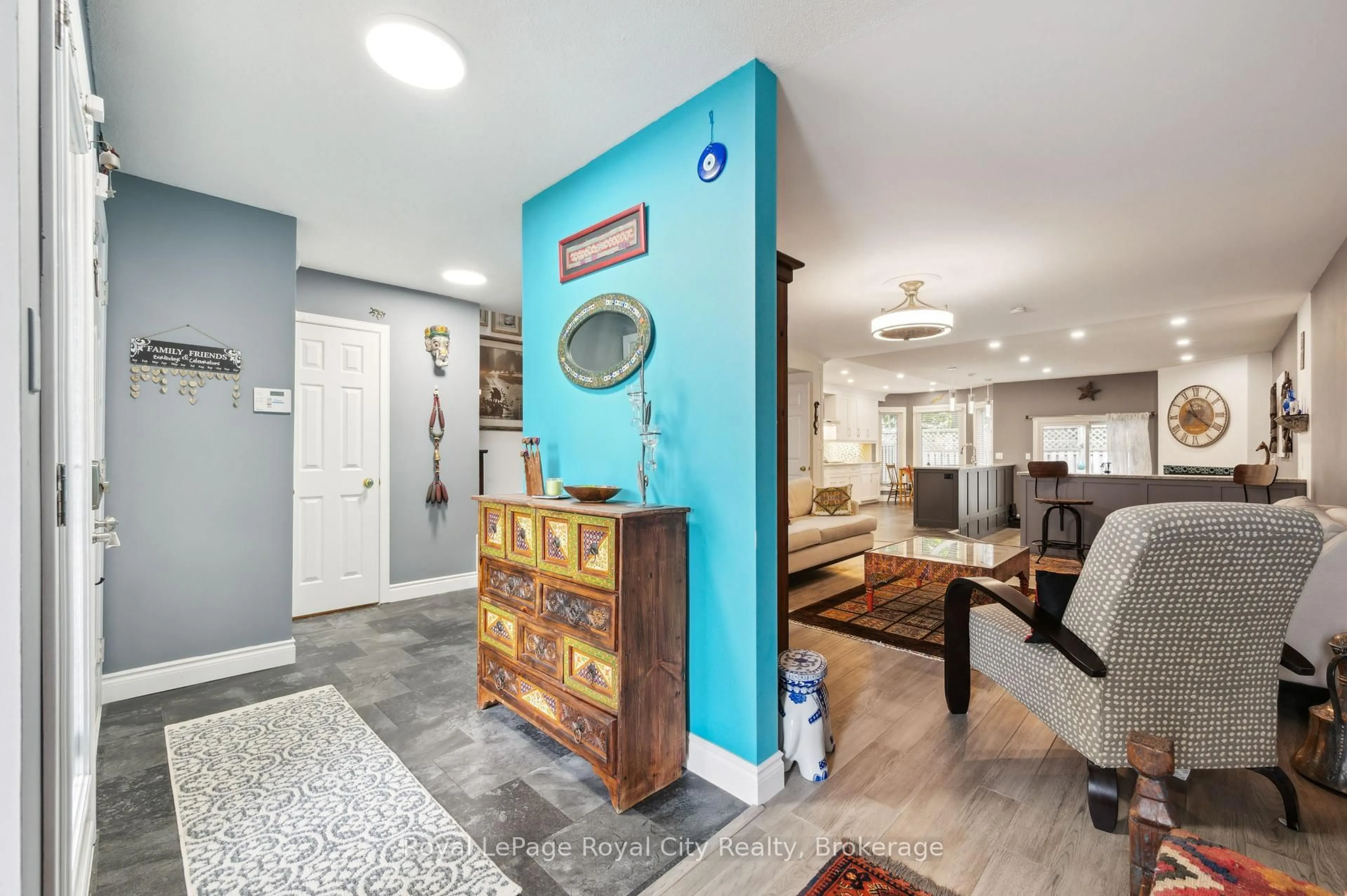 Indoor entryway for 21 Marilyn Dr, Guelph Ontario N1H 1G9