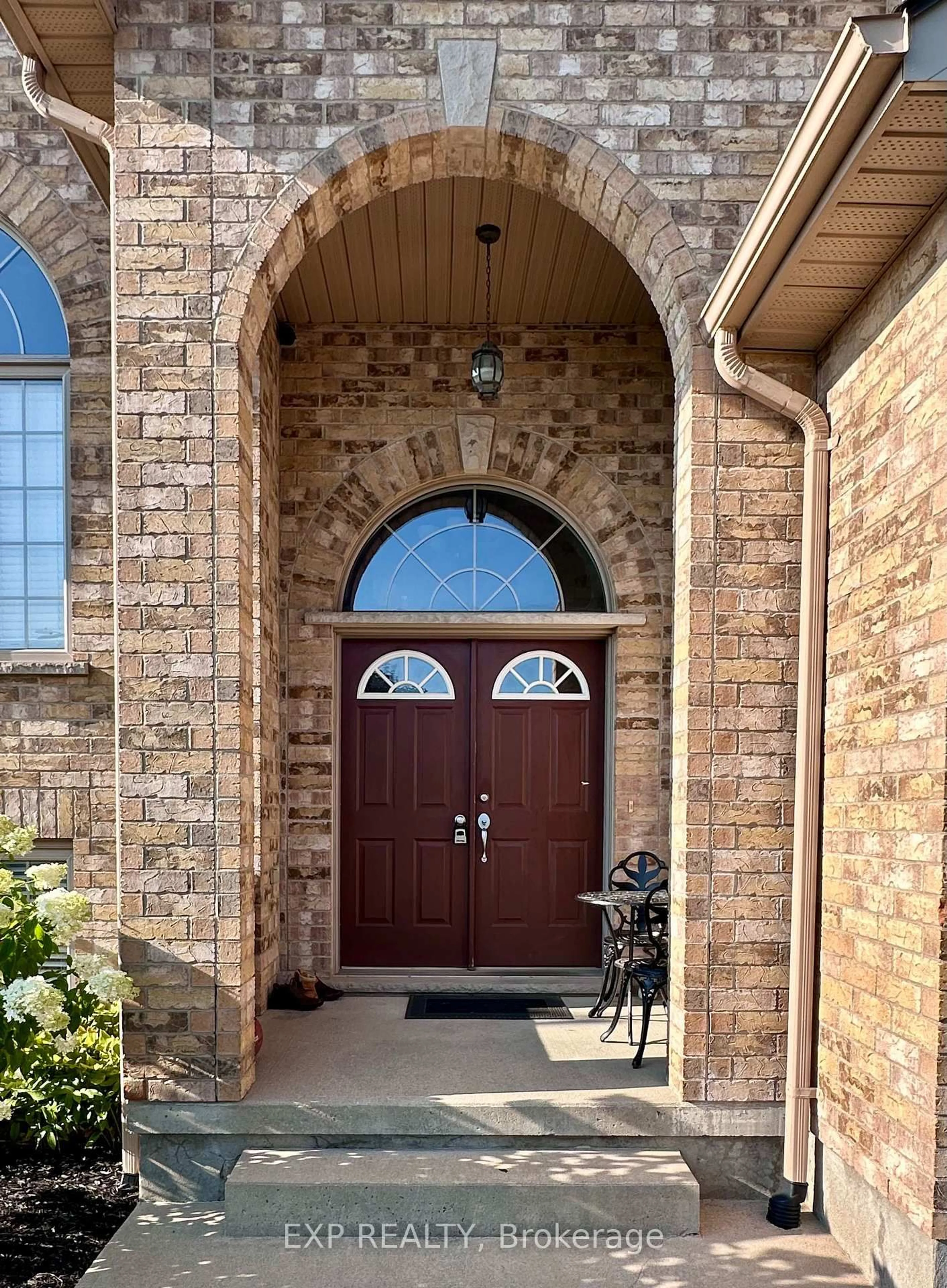 Indoor entryway for 1 Falconridge Crt, St. Thomas Ontario N5R 6J2