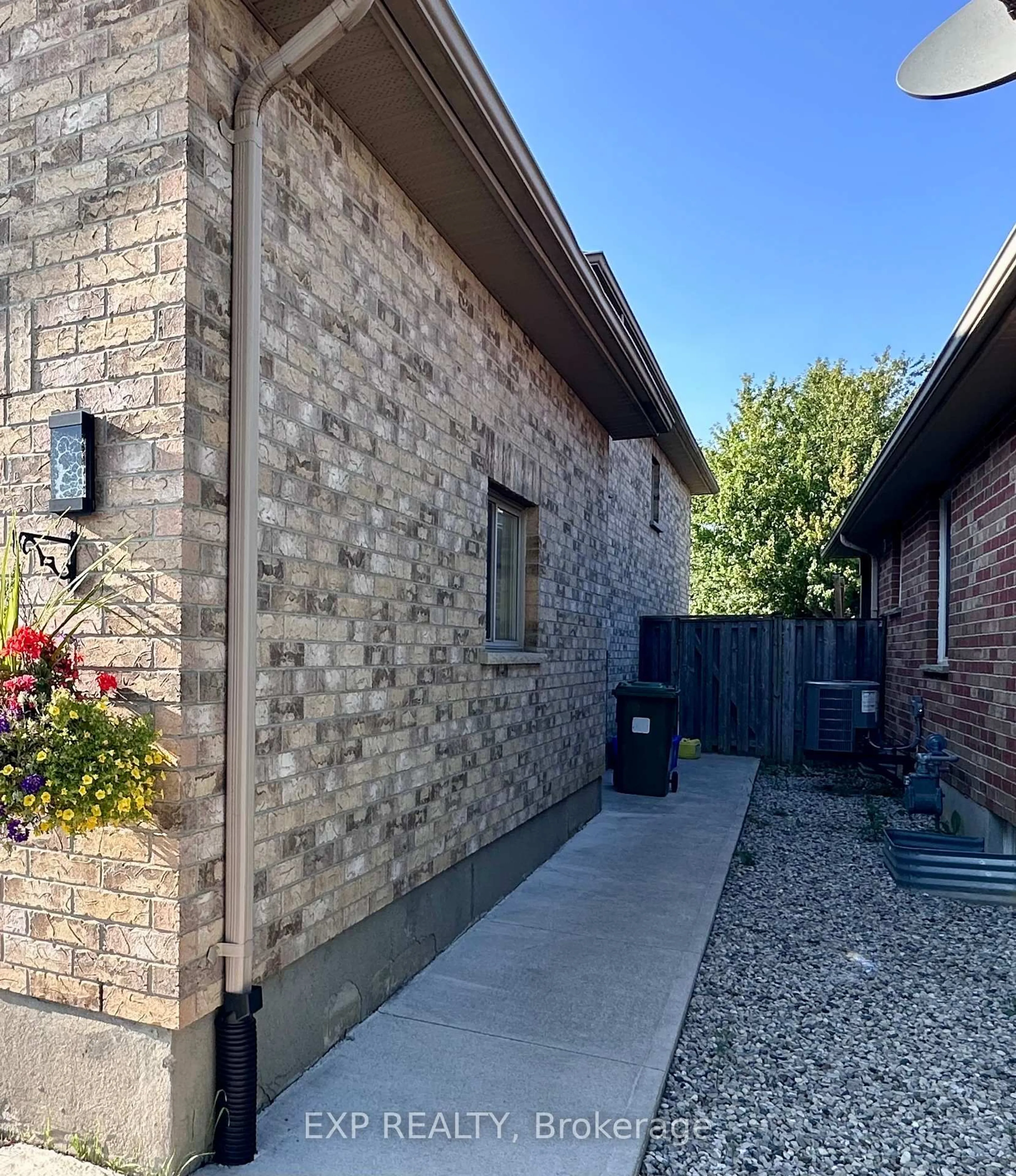 Home with brick exterior material, street for 1 Falconridge Crt, St. Thomas Ontario N5R 6J2