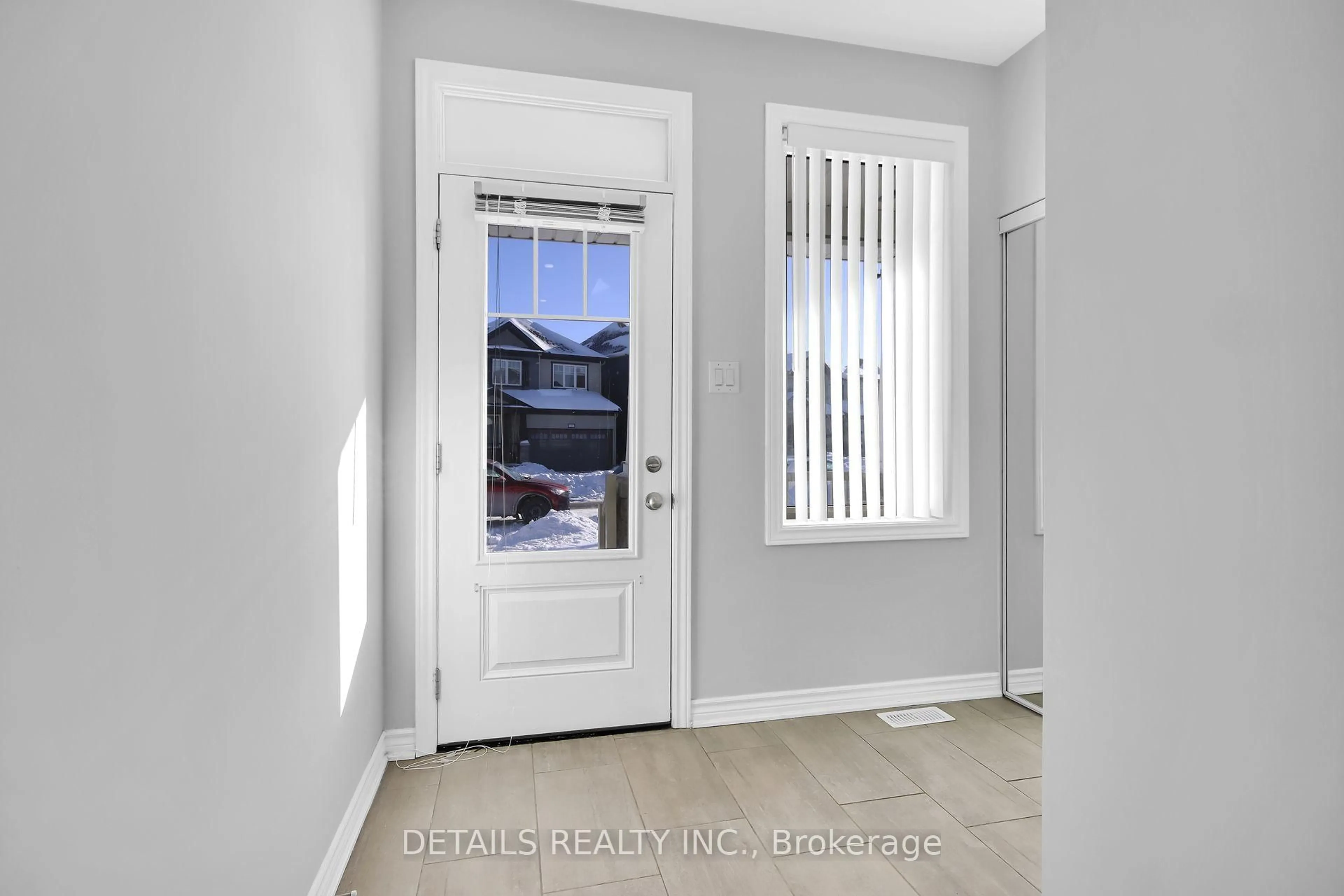 Indoor entryway for 116 Unity Pl, Ottawa Ontario K2S 2Y8