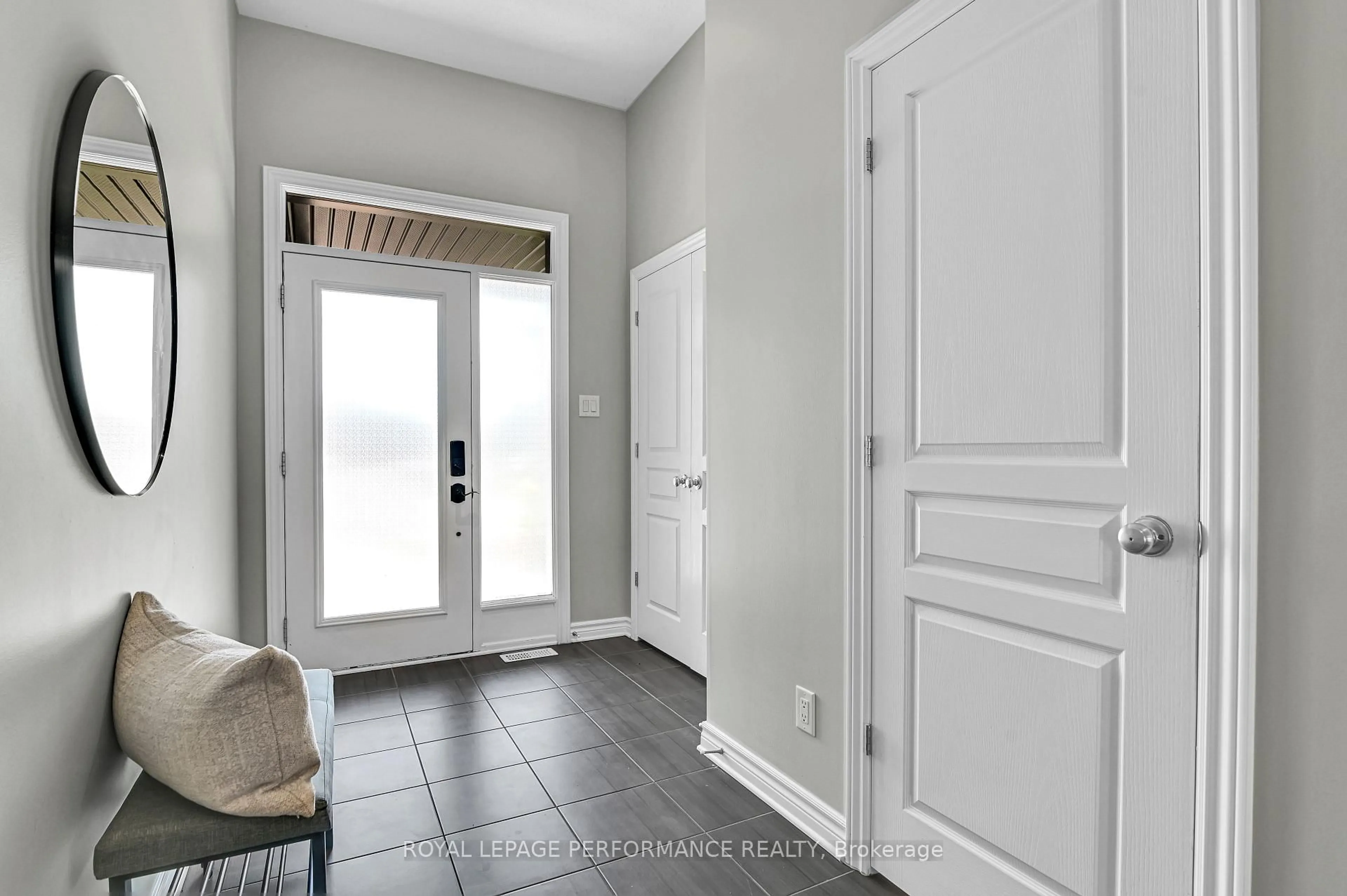 Indoor entryway for 325 Ardmore St, Ottawa Ontario K4M 0E2