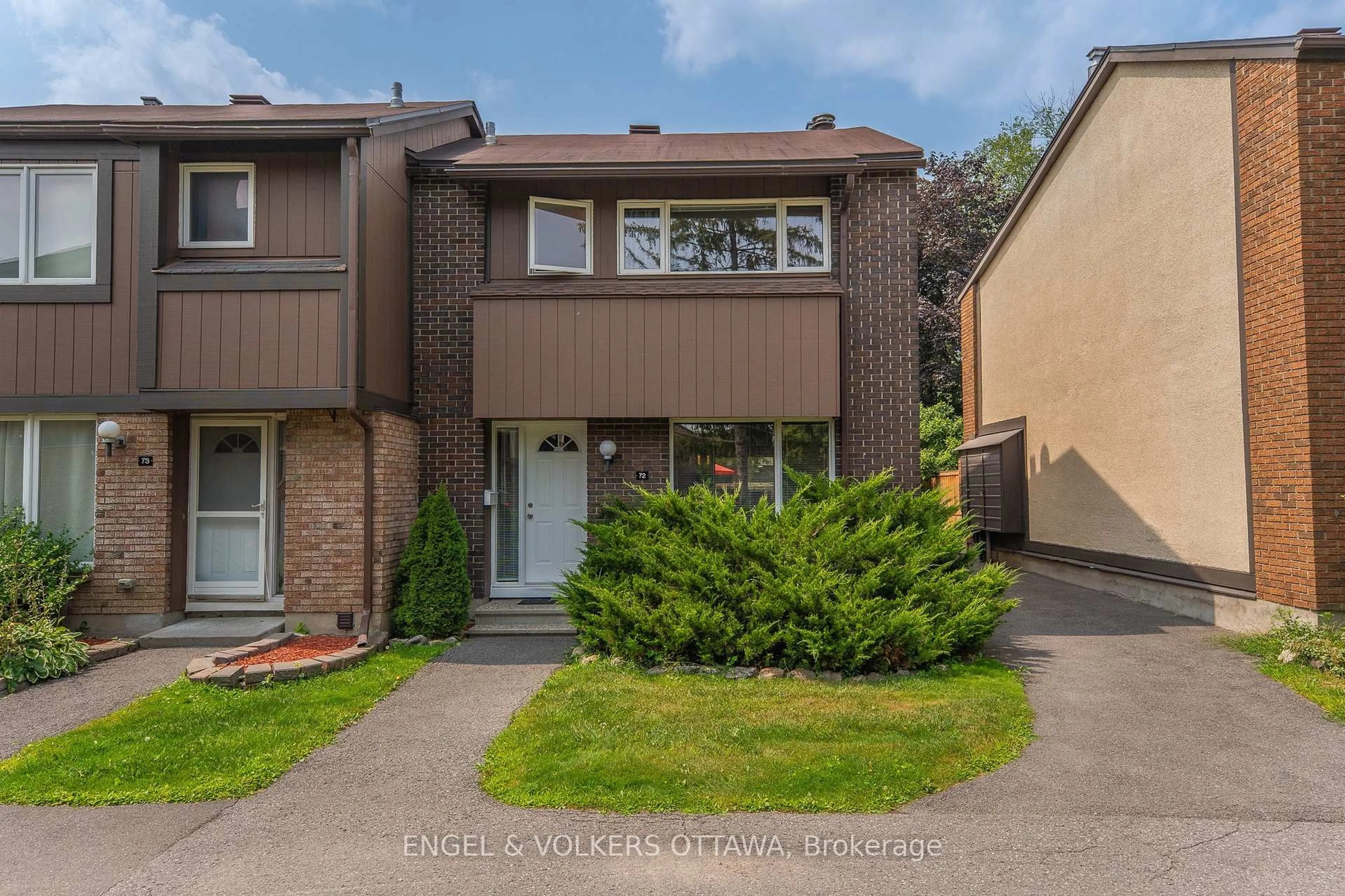 A pic from outside/outdoor area/front of a property/back of a property/a pic from drone, street for 2111 Montreal Rd #72, Ottawa Ontario K1J 8M8