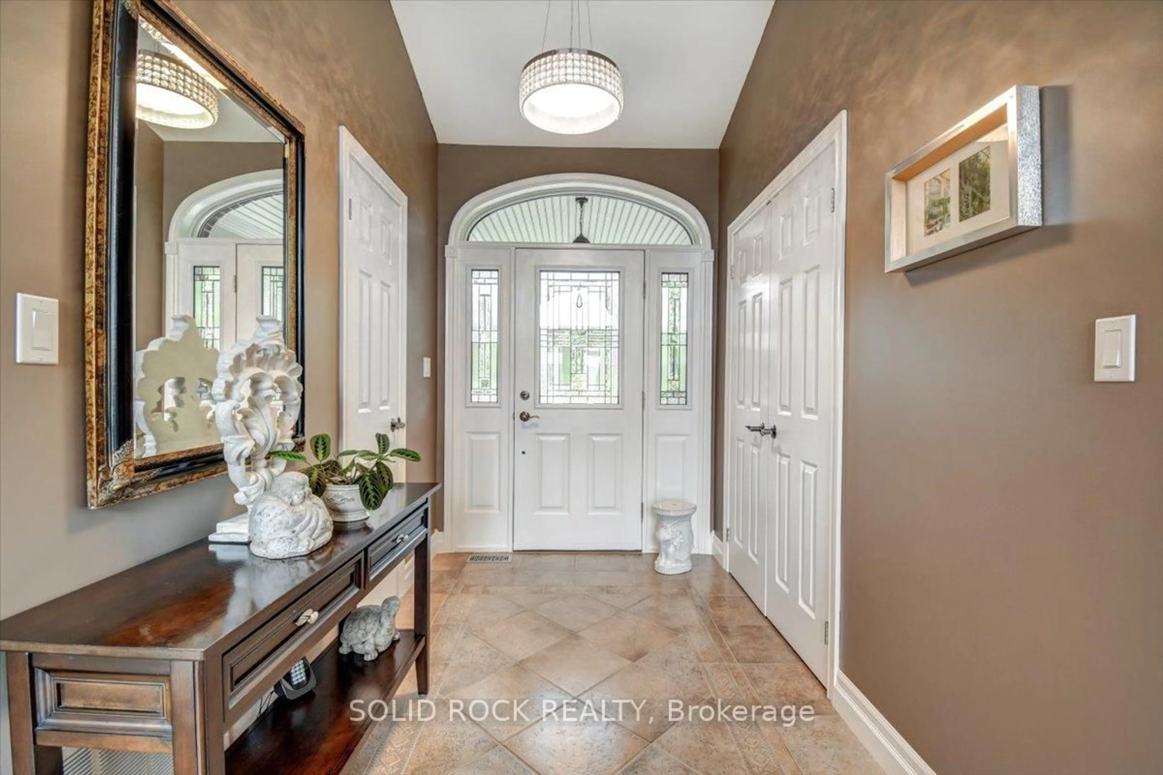 Indoor entryway for 137 Hearthstone Rd, Trent Hills Ontario K0L 1L0