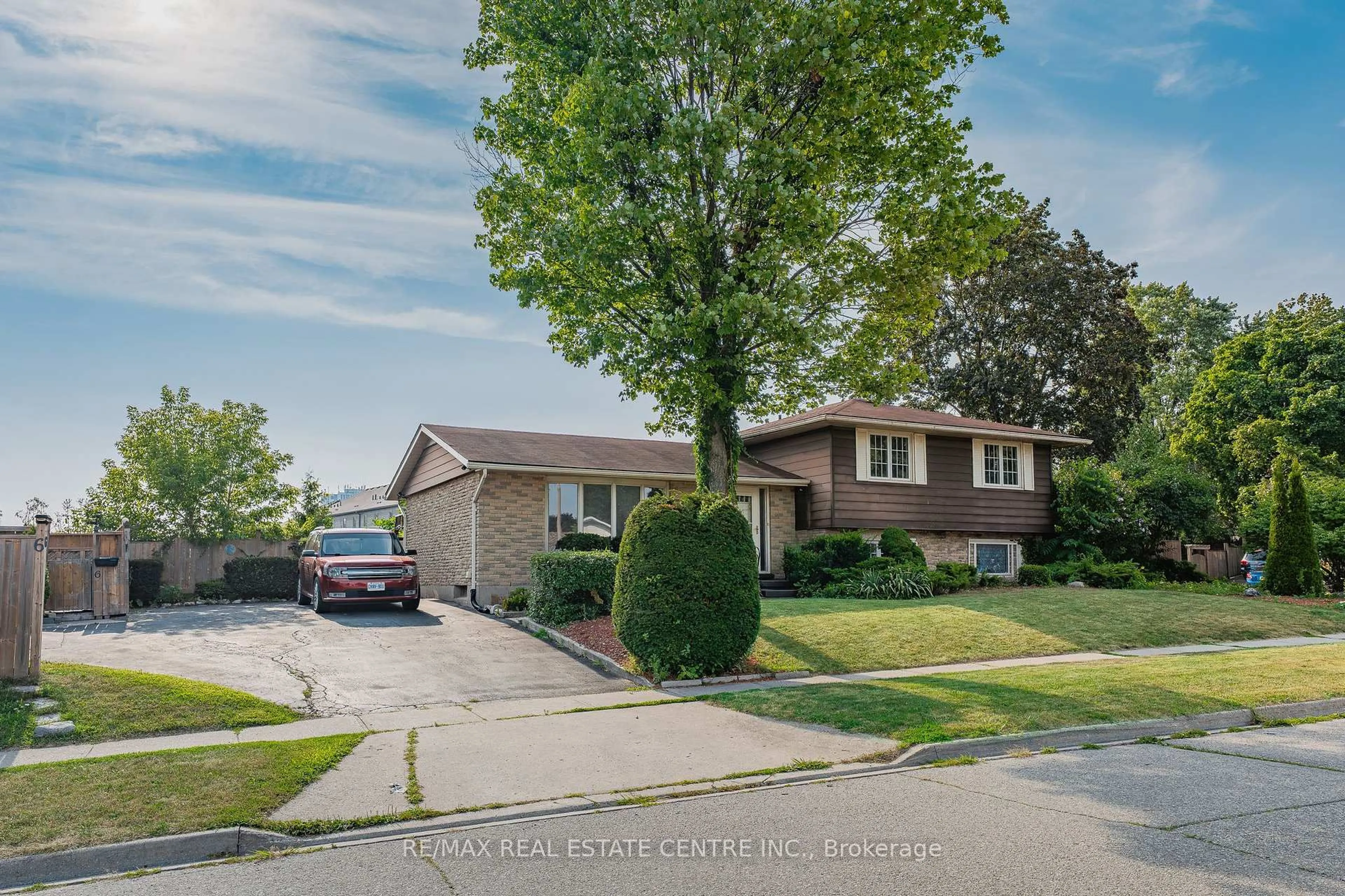 Home with vinyl exterior material, street for 6 Kovac Rd, Cambridge Ontario N1R 4N2