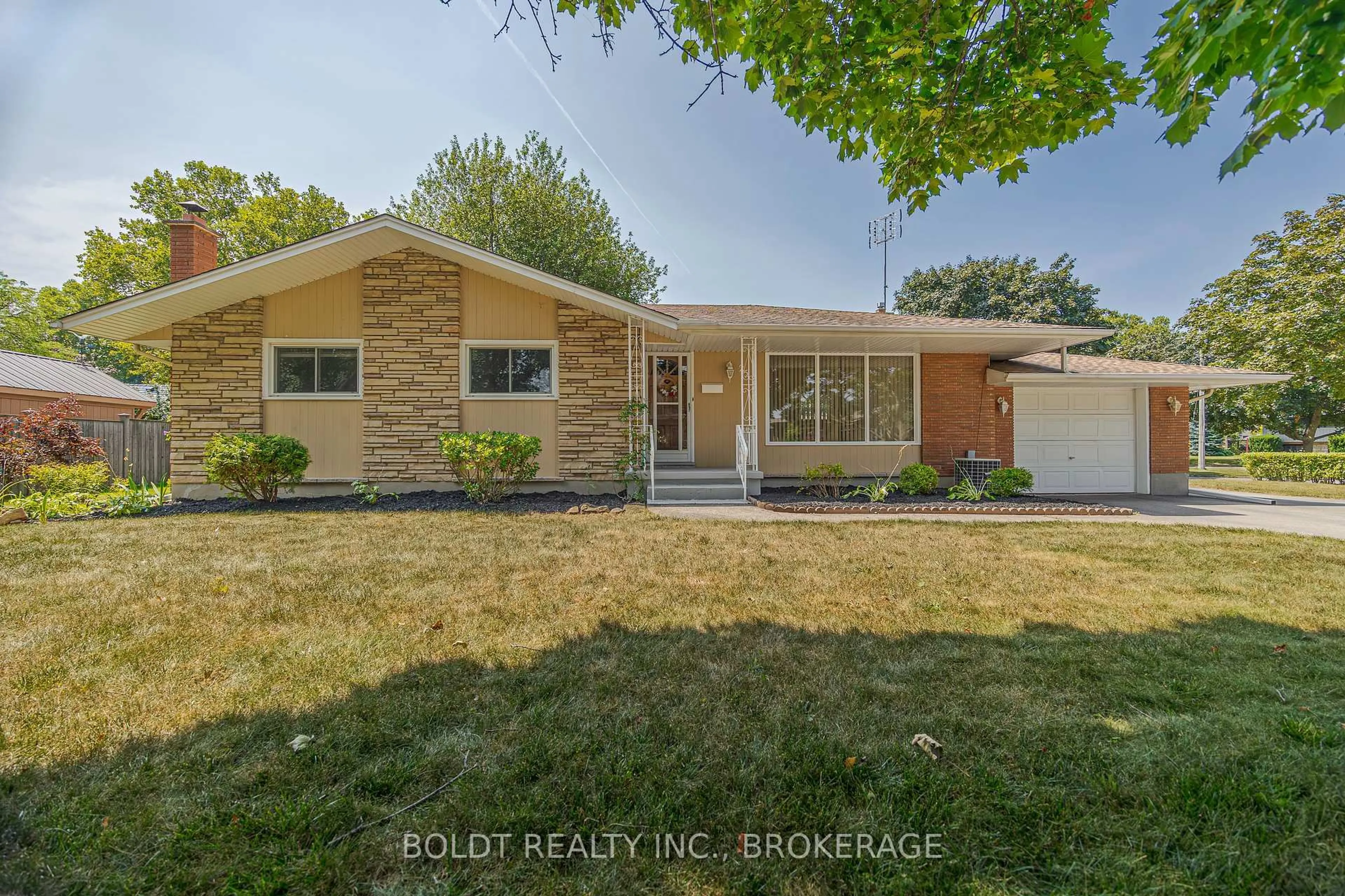 Unknown for 25 Lockview Cres, St. Catharines Ontario L2M 2T2