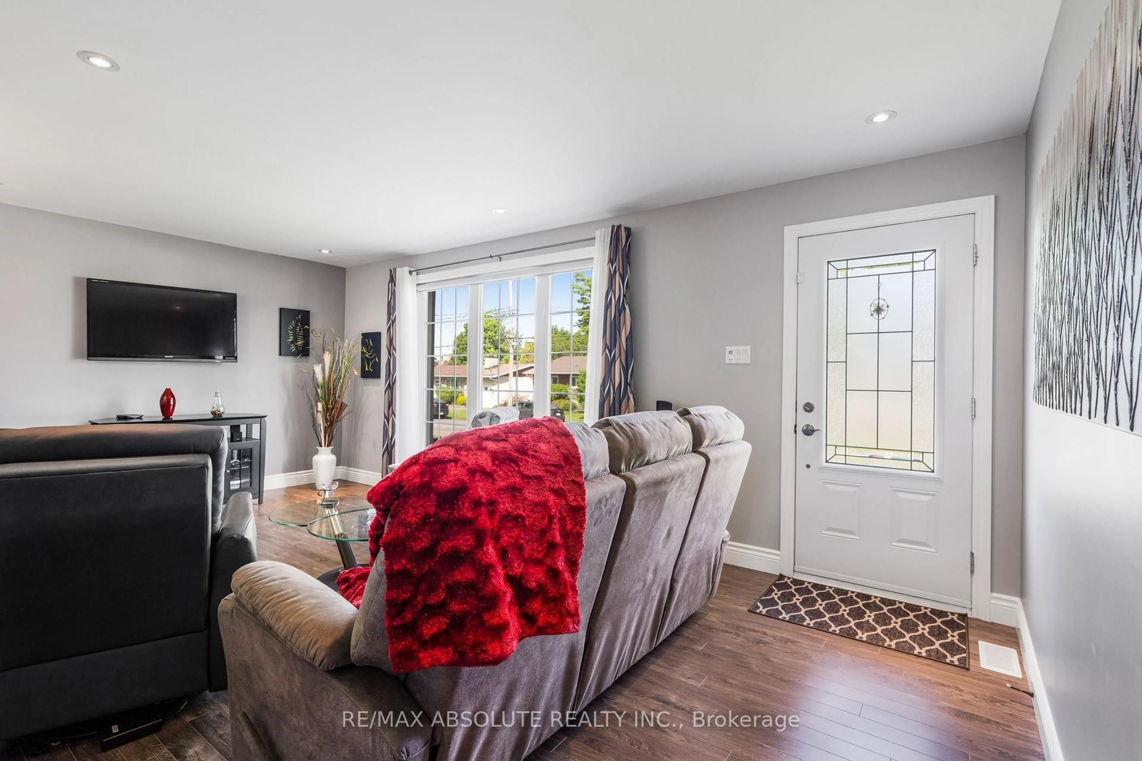 Living room with furniture, unknown for 1727 Chene St, Clarence-Rockland Ontario K4K 1K5