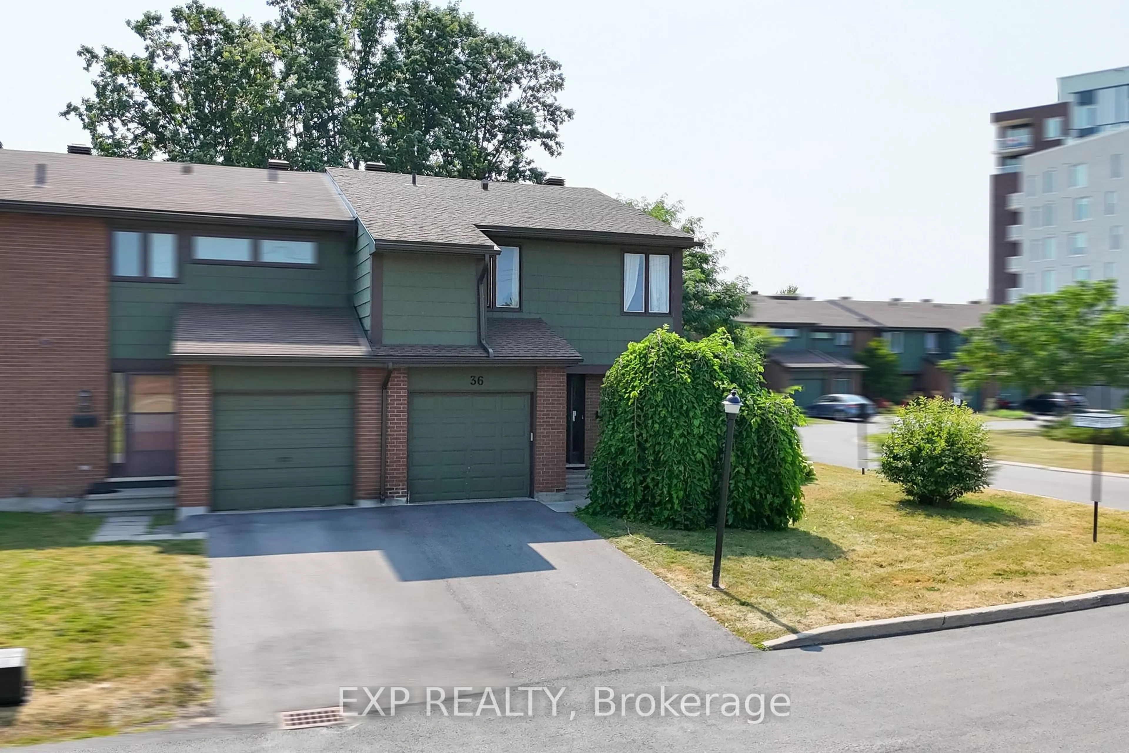 A pic from outside/outdoor area/front of a property/back of a property/a pic from drone, street for 36 Bethune Way, Kanata Ontario K2K 1C3