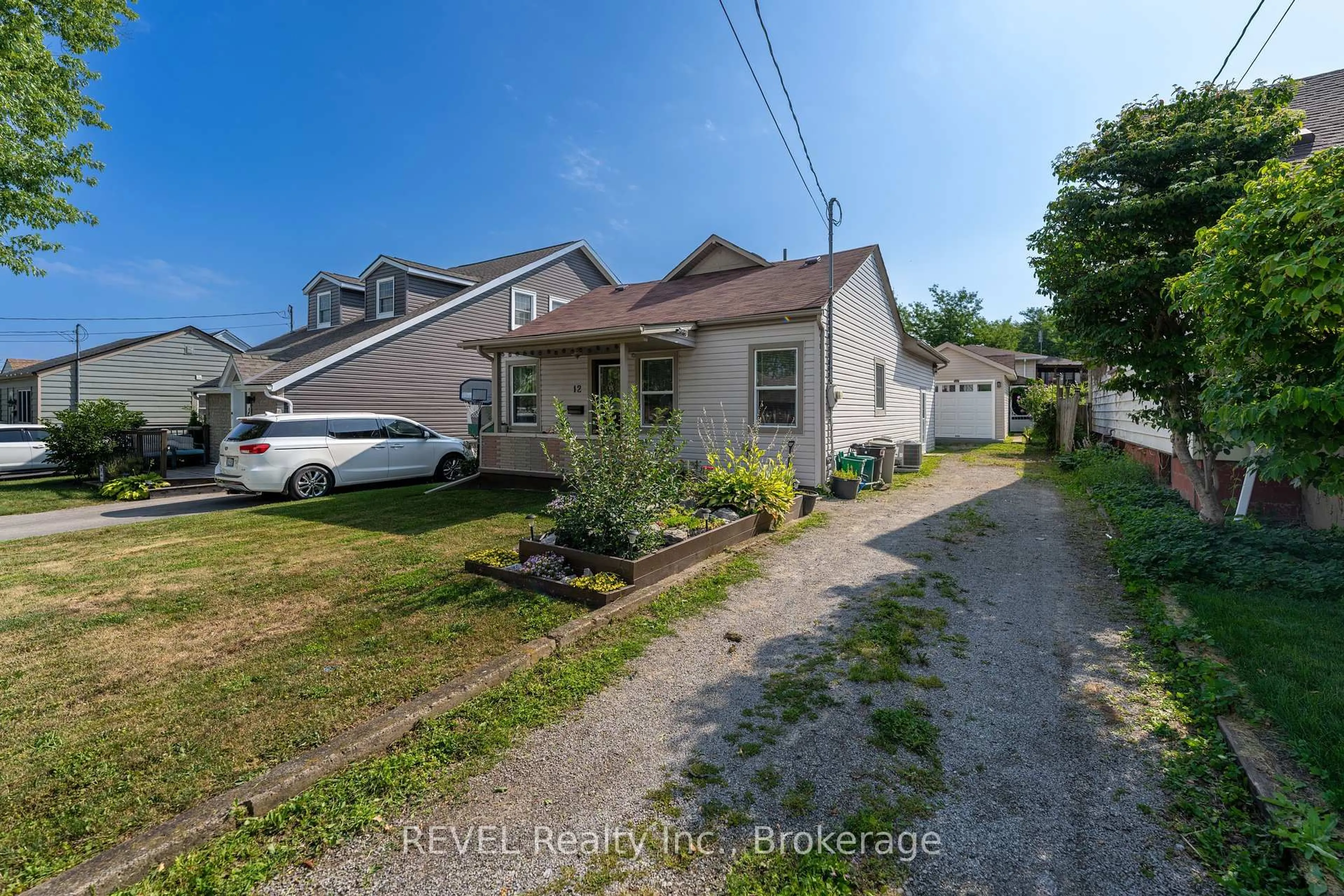 A pic from outside/outdoor area/front of a property/back of a property/a pic from drone, street for 12 Hayes St, St. Catharines Ontario L2T 1N6