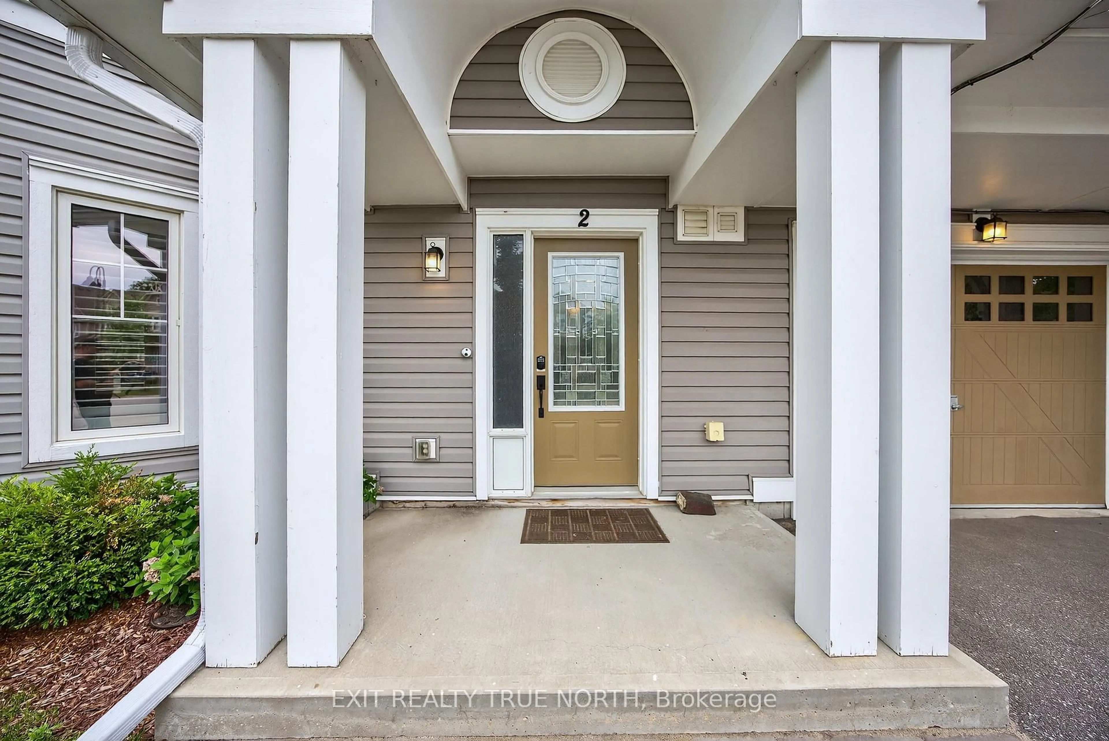 Indoor entryway for 2 Carnoustie Lane, Georgian Bay Ontario L0K 1S0