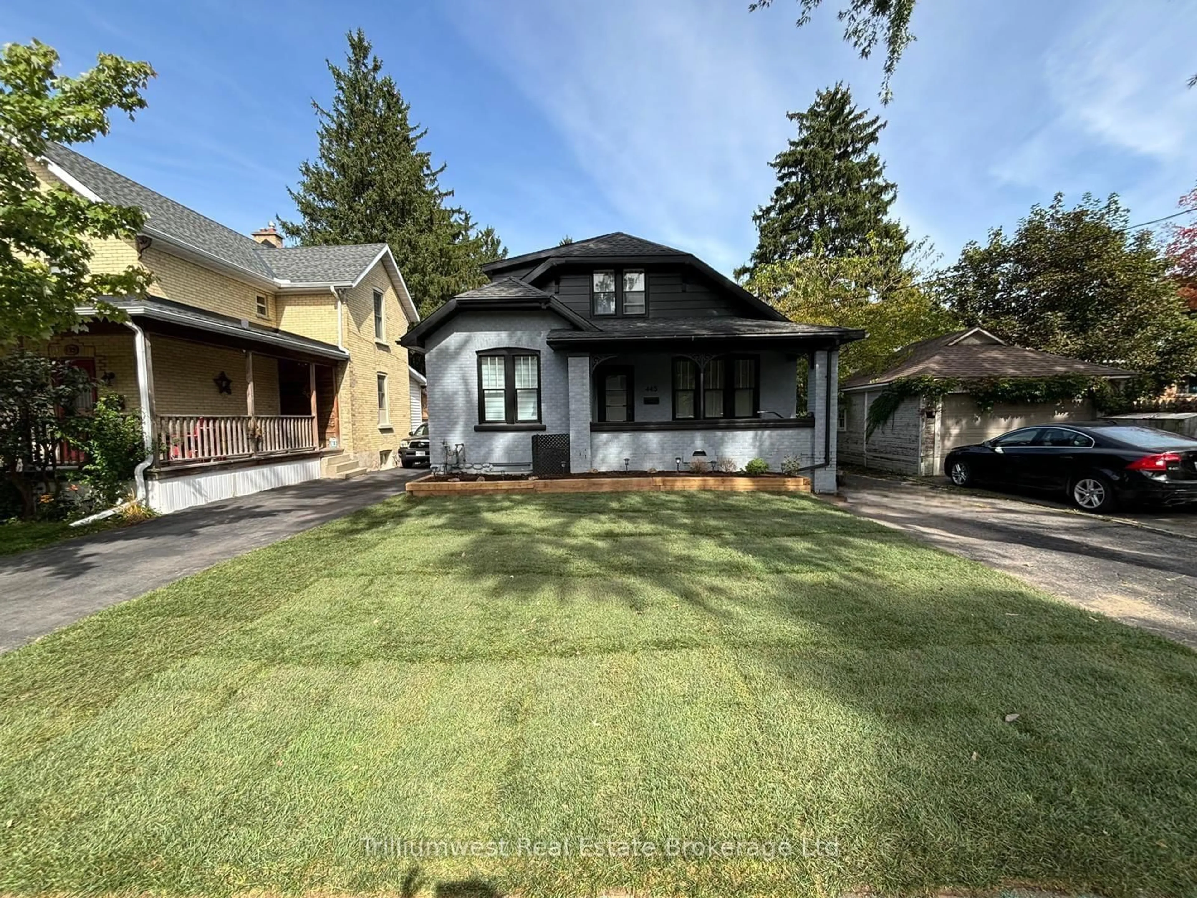 Unknown for 445 Moore St, Cambridge Ontario N3H 3B1