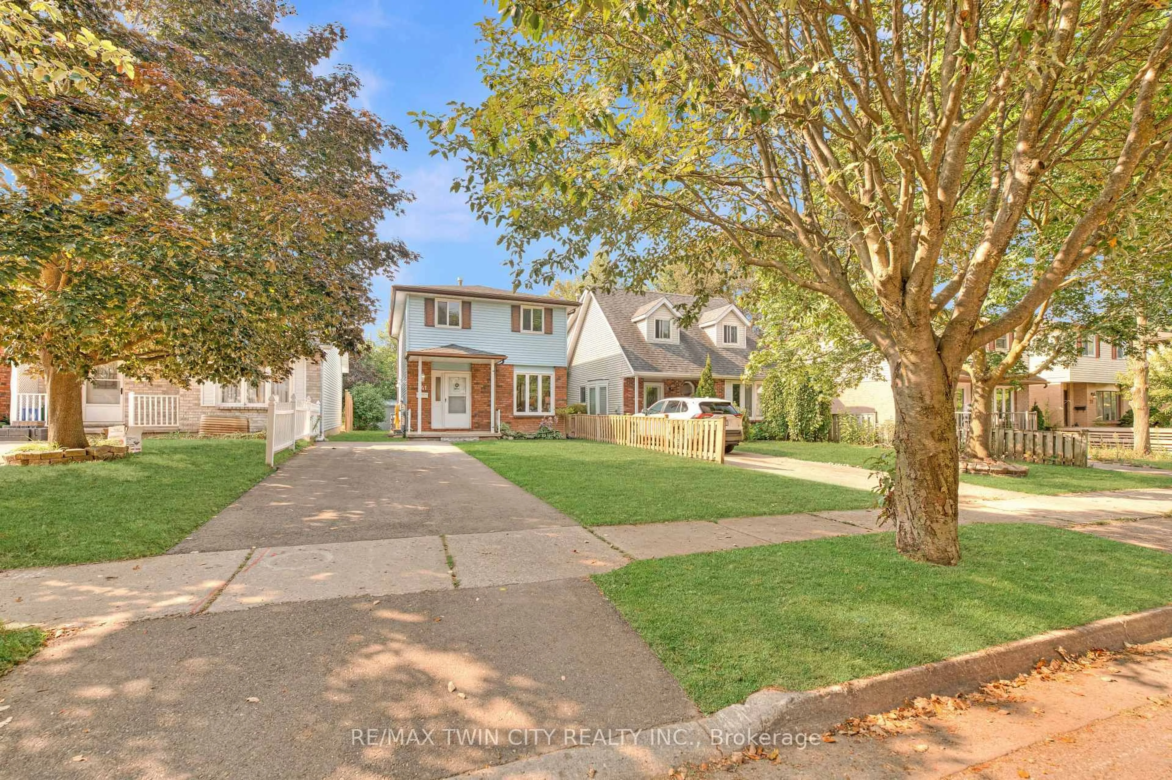 A pic from outside/outdoor area/front of a property/back of a property/a pic from drone, street for 41 Ristau Cres, Kitchener Ontario N2E 3A8