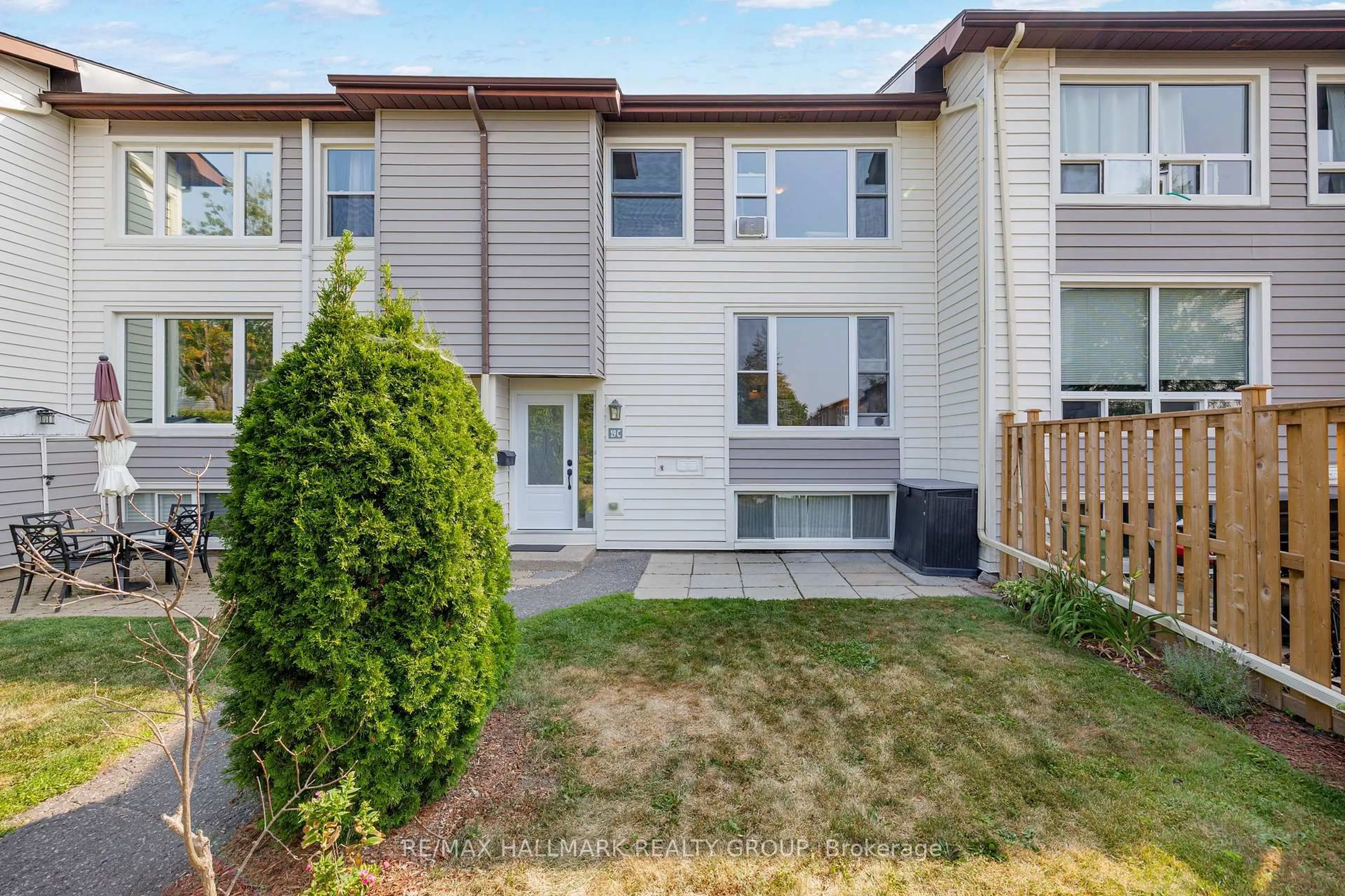 Unknown for 19 BANNER Rd #C, Ottawa Ontario K2H 8T3