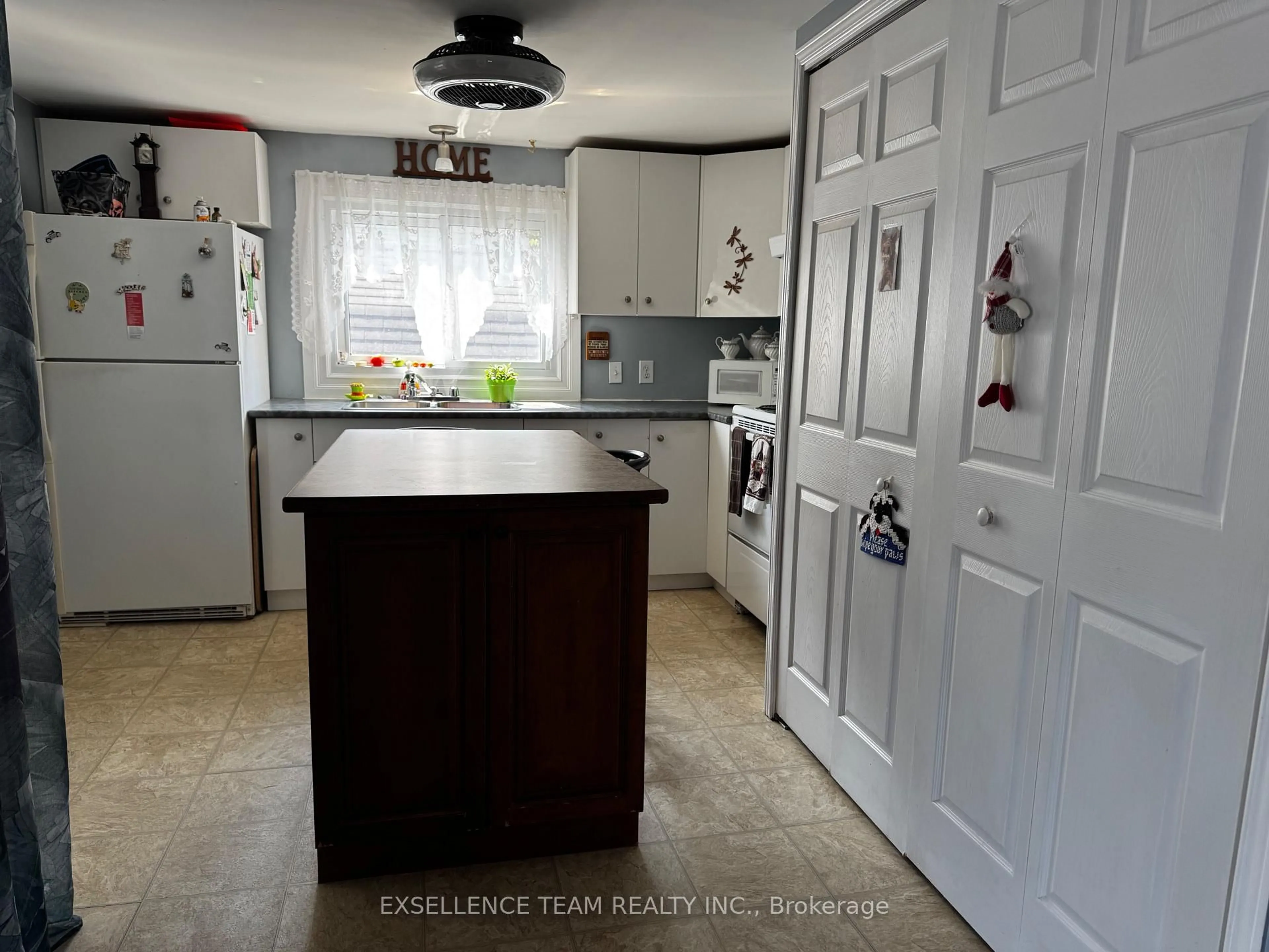 Unknown for 302 Seventh St, Cornwall Ontario K6J 2Y5