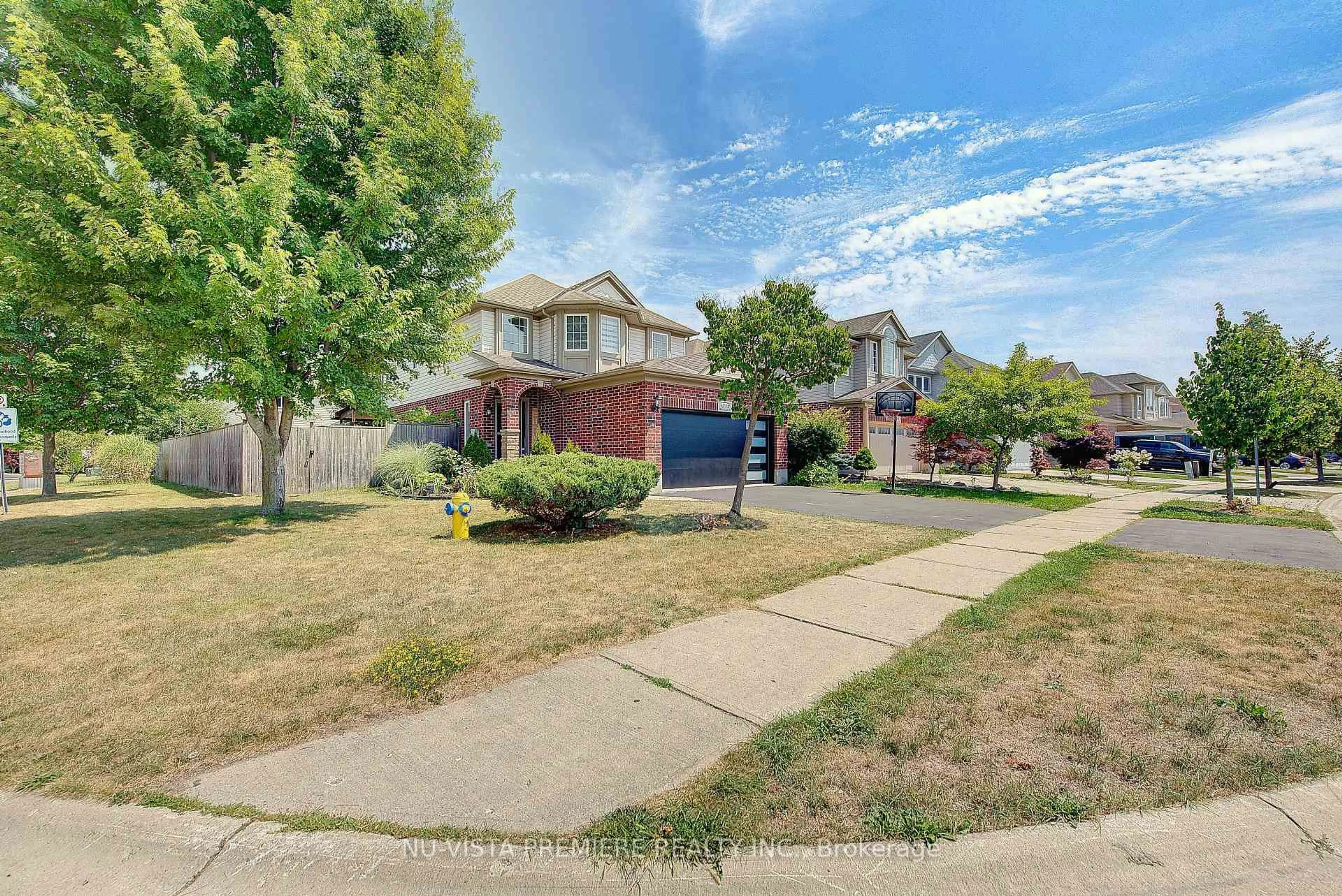 A pic from outside/outdoor area/front of a property/back of a property/a pic from drone, street for 1342 Blackmaple Dr, London East Ontario N5Y 6K9