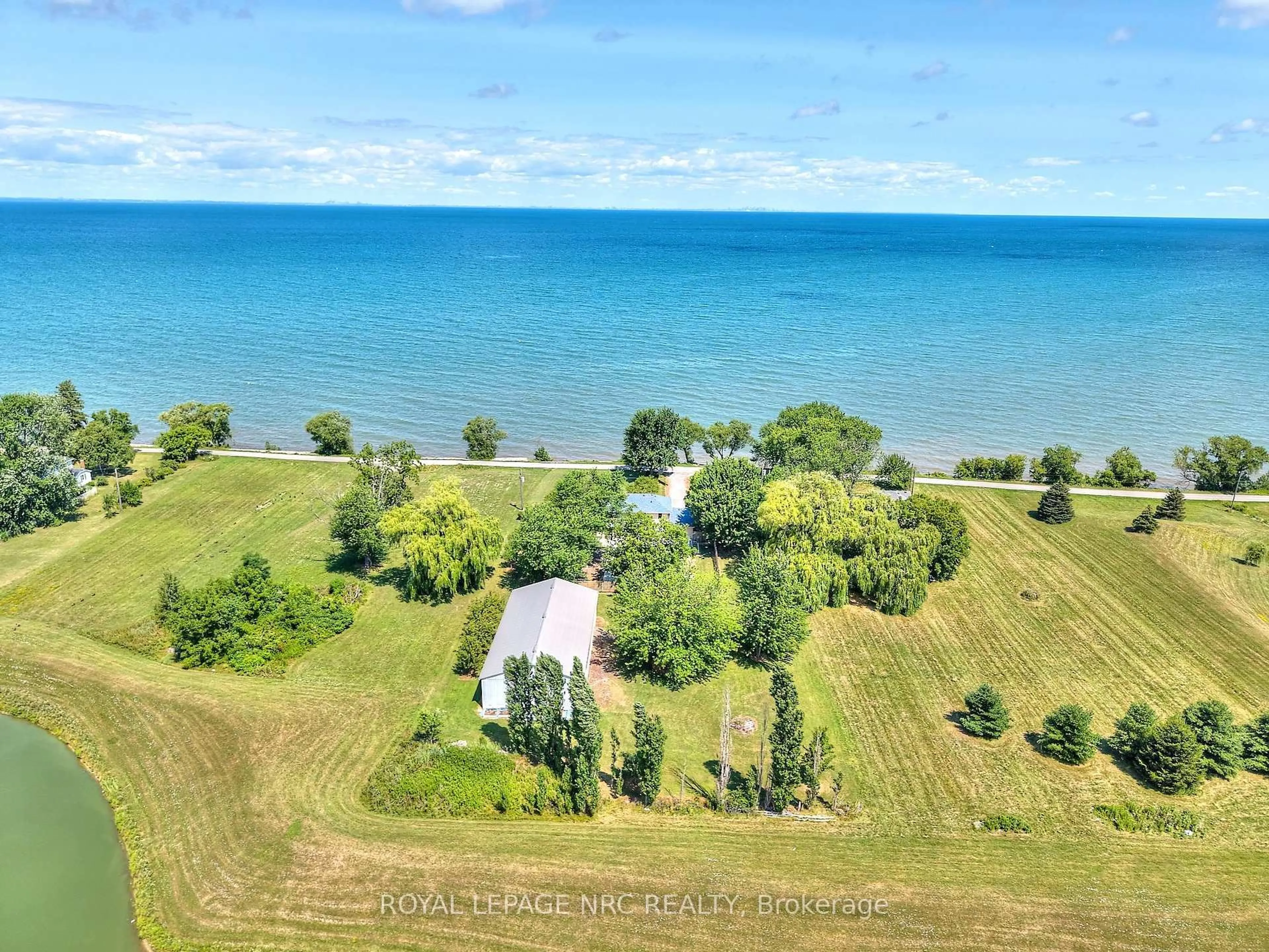 A pic from outside/outdoor area/front of a property/back of a property/a pic from drone, water/lake/river/ocean view for 4040 Lakeshore Rd, Lincoln Ontario L0R 1B0