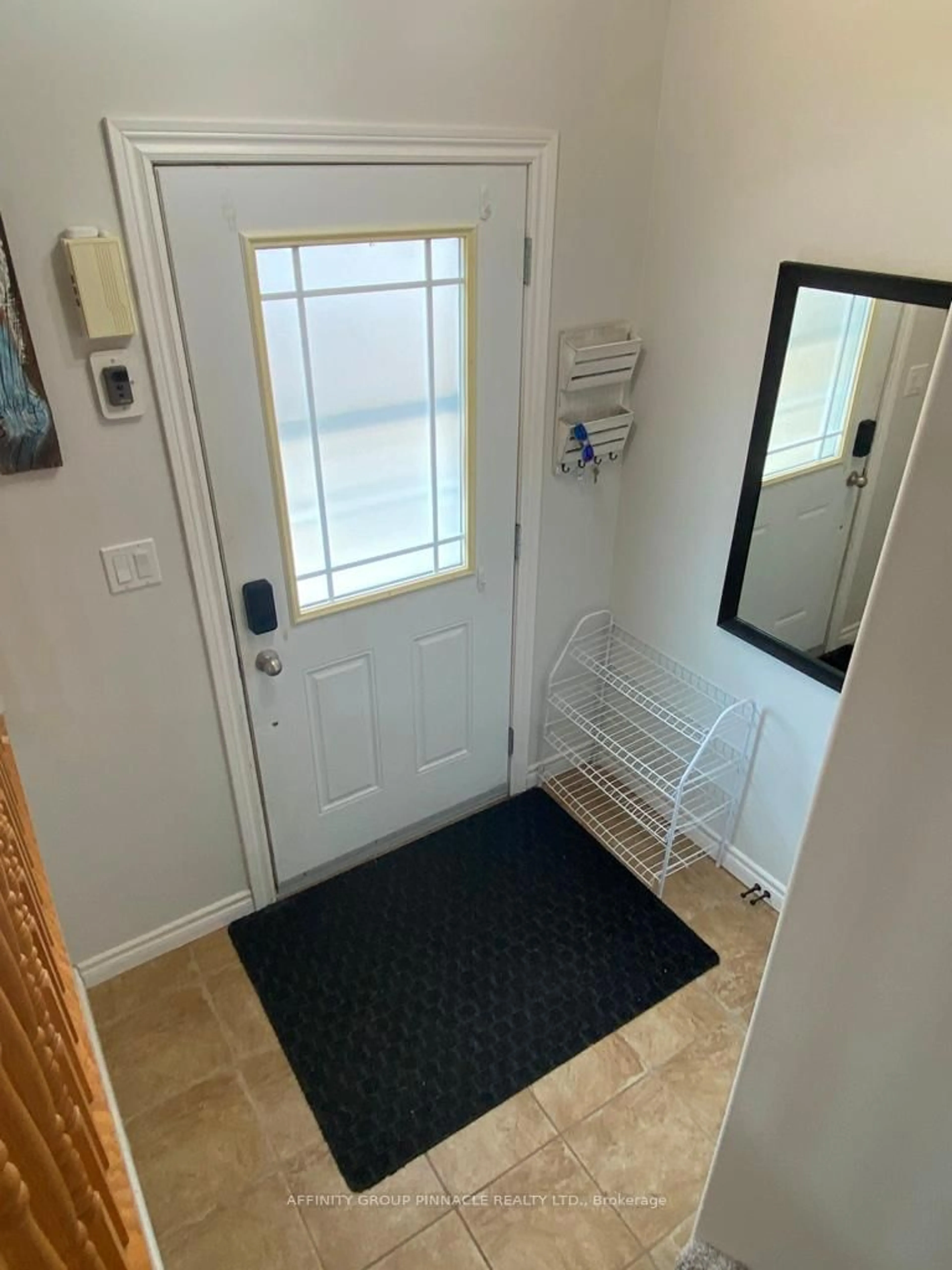 Indoor entryway for 37 Springdale Dr, Kawartha Lakes Ontario K9V 4R1
