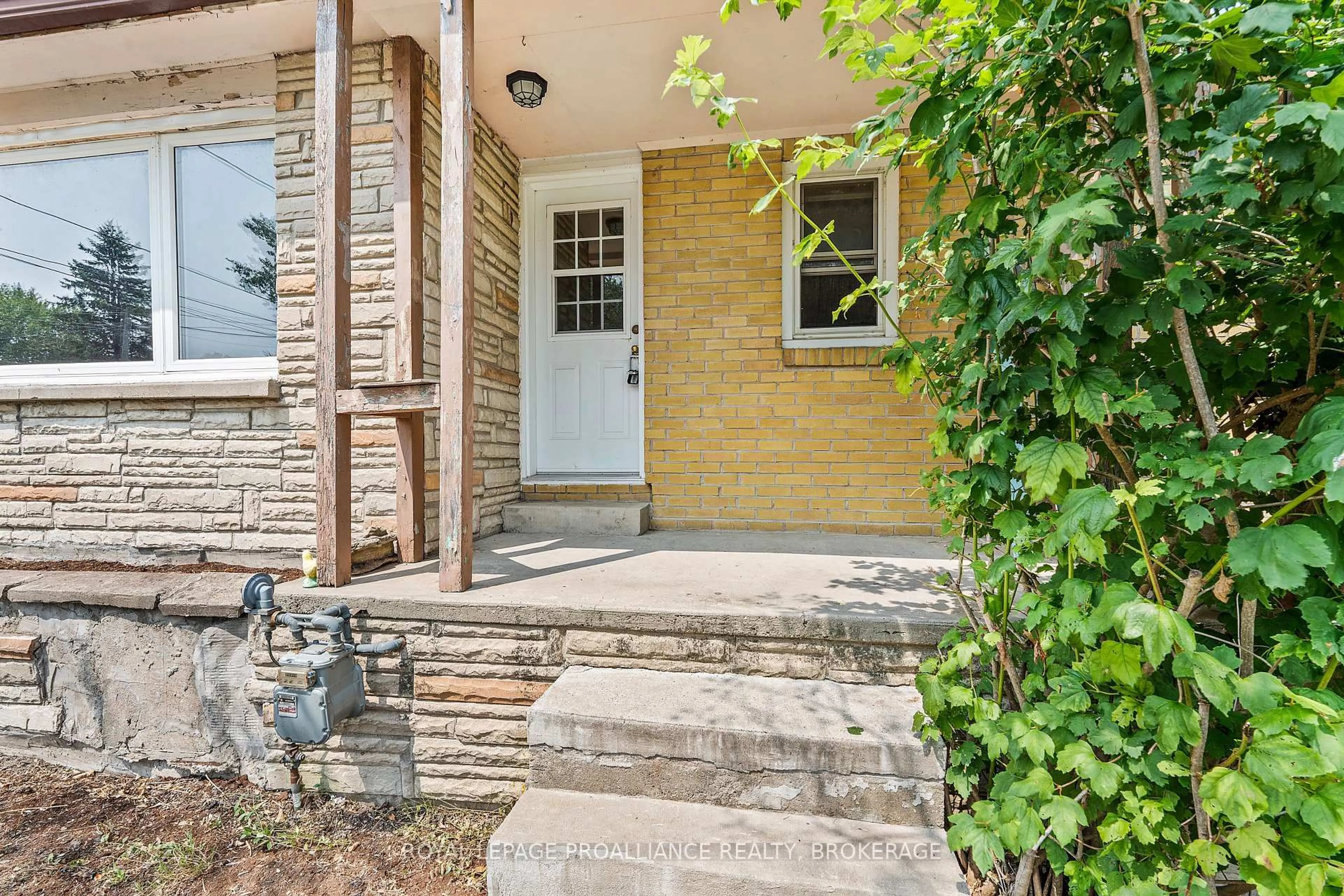 Unknown for 320 Academy St, Bath Ontario K0H 1G0