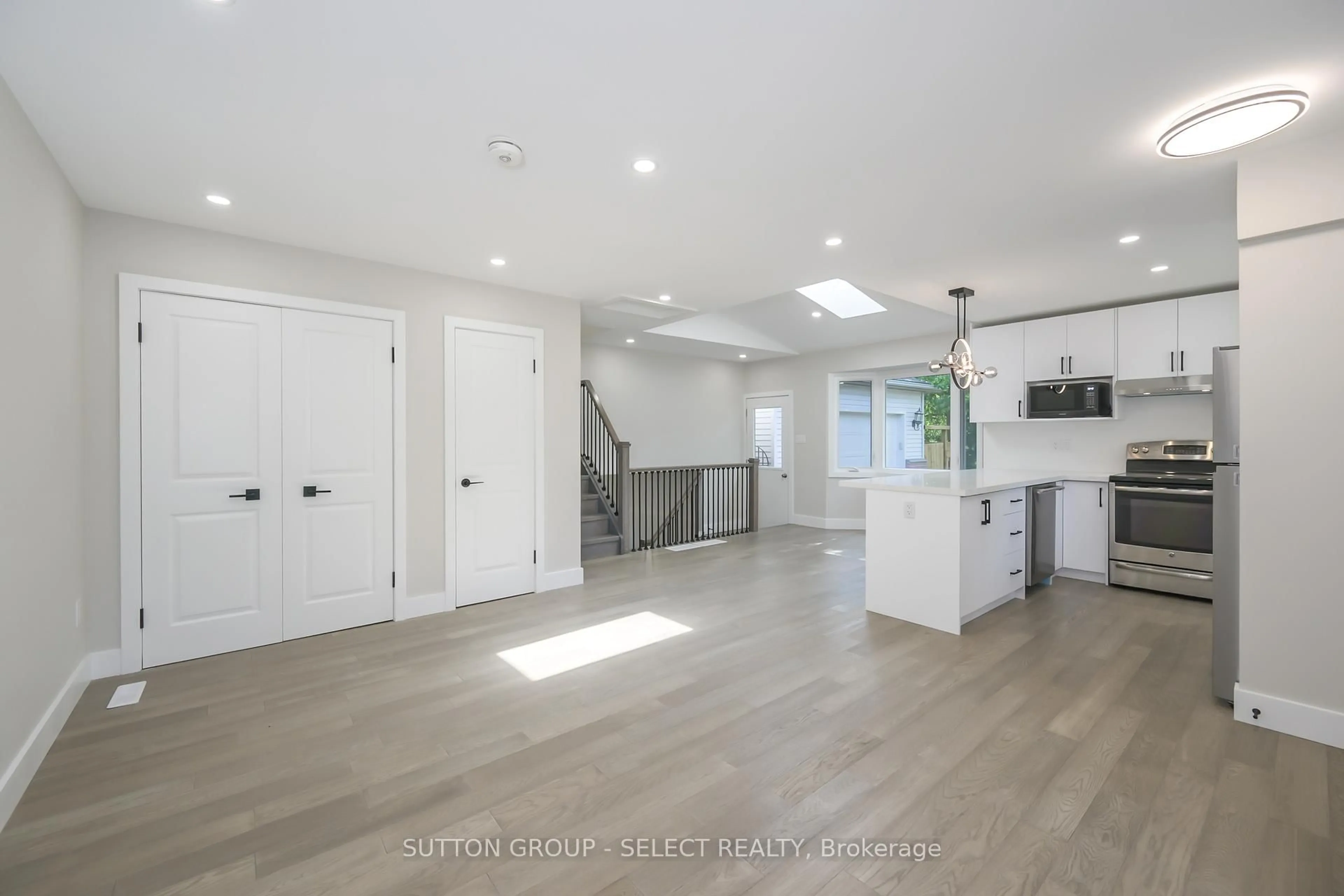 Unknown for 34 Ripley Rd, London East Ontario N5V 3V1