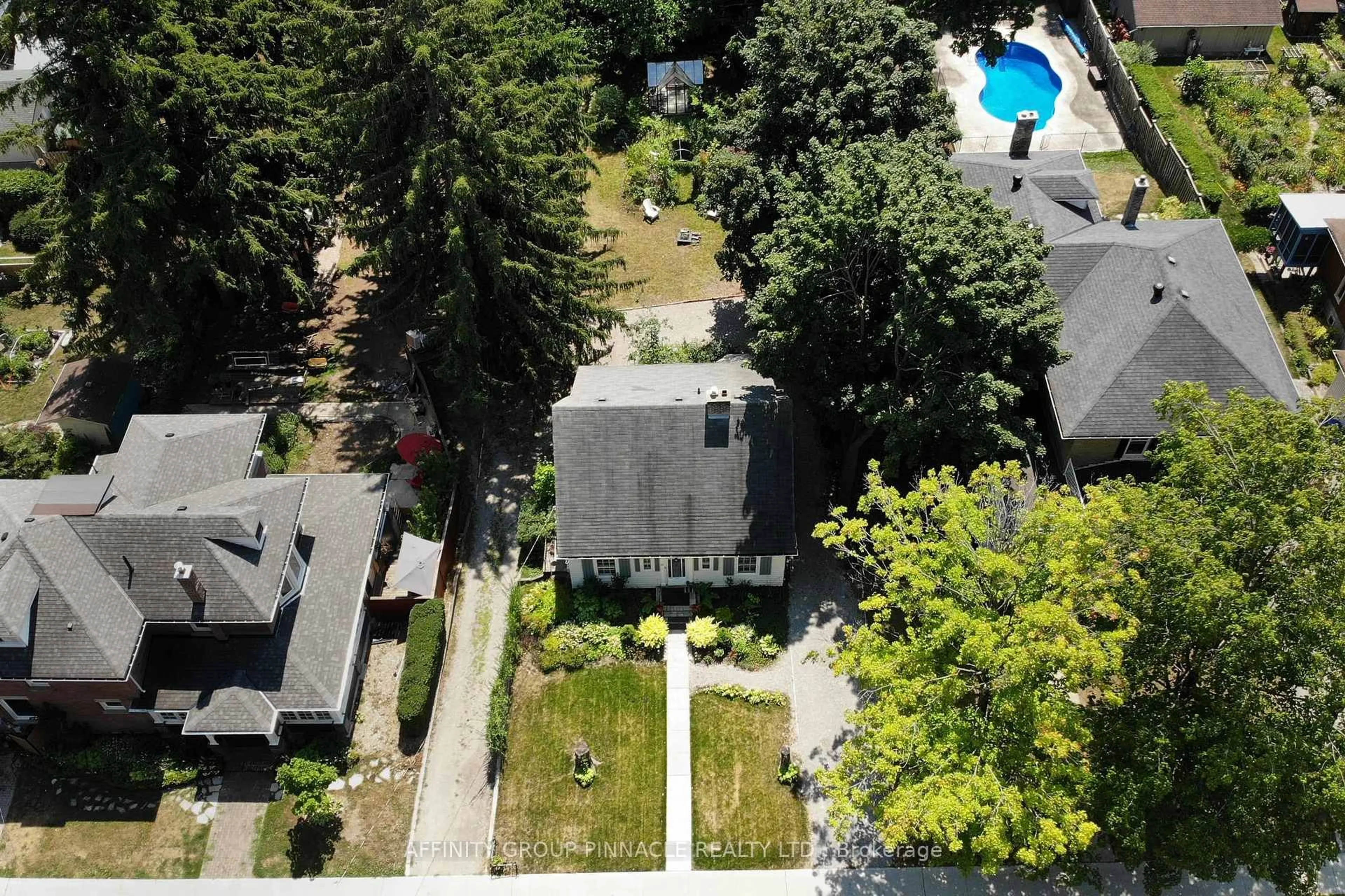 A pic from outside/outdoor area/front of a property/back of a property/a pic from drone, street for 75 Bond St, Kawartha Lakes Ontario K9V 3R5