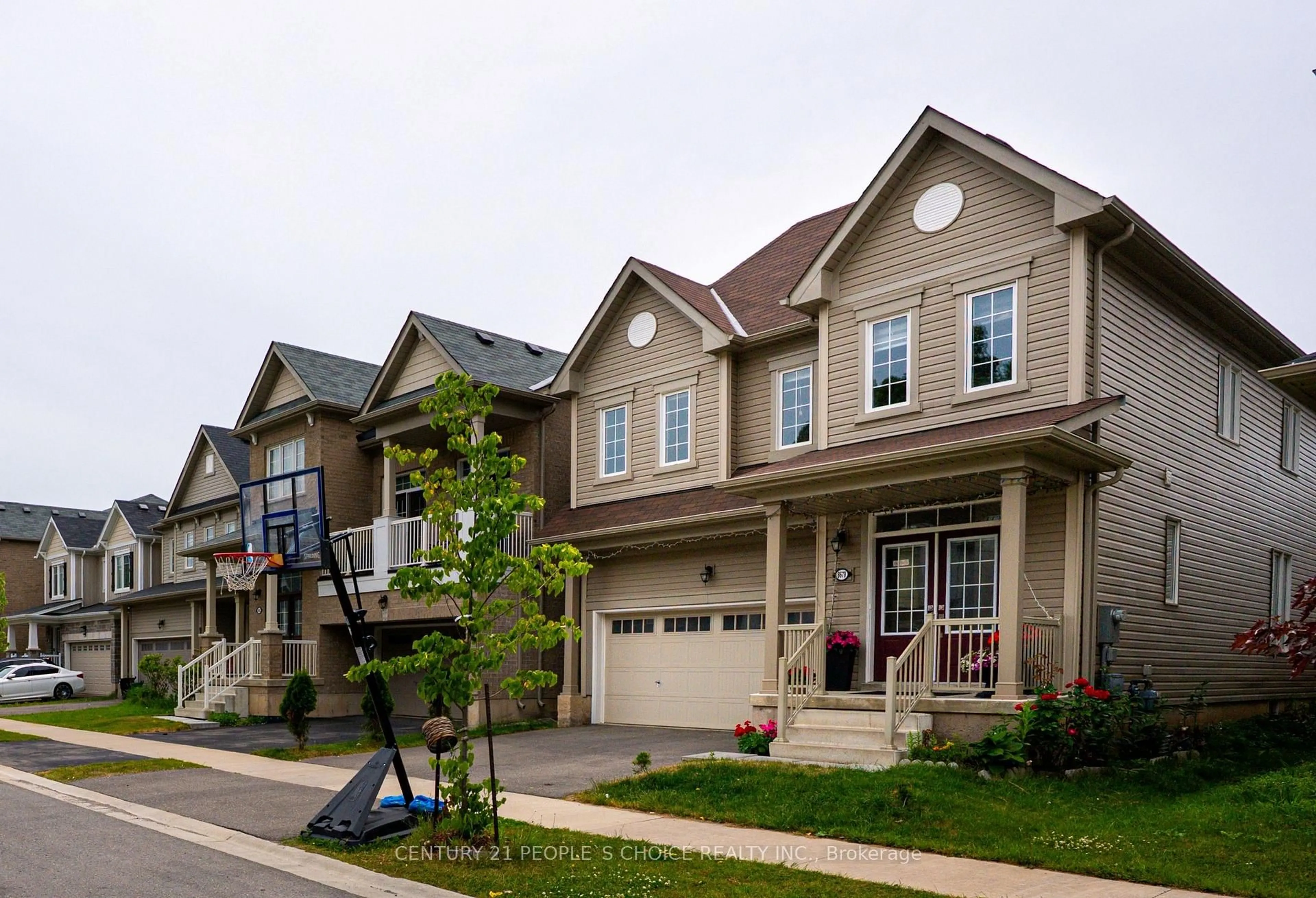 Home with vinyl exterior material, street for 8670 Chickory Tr, Niagara Falls Ontario L2H 3S5