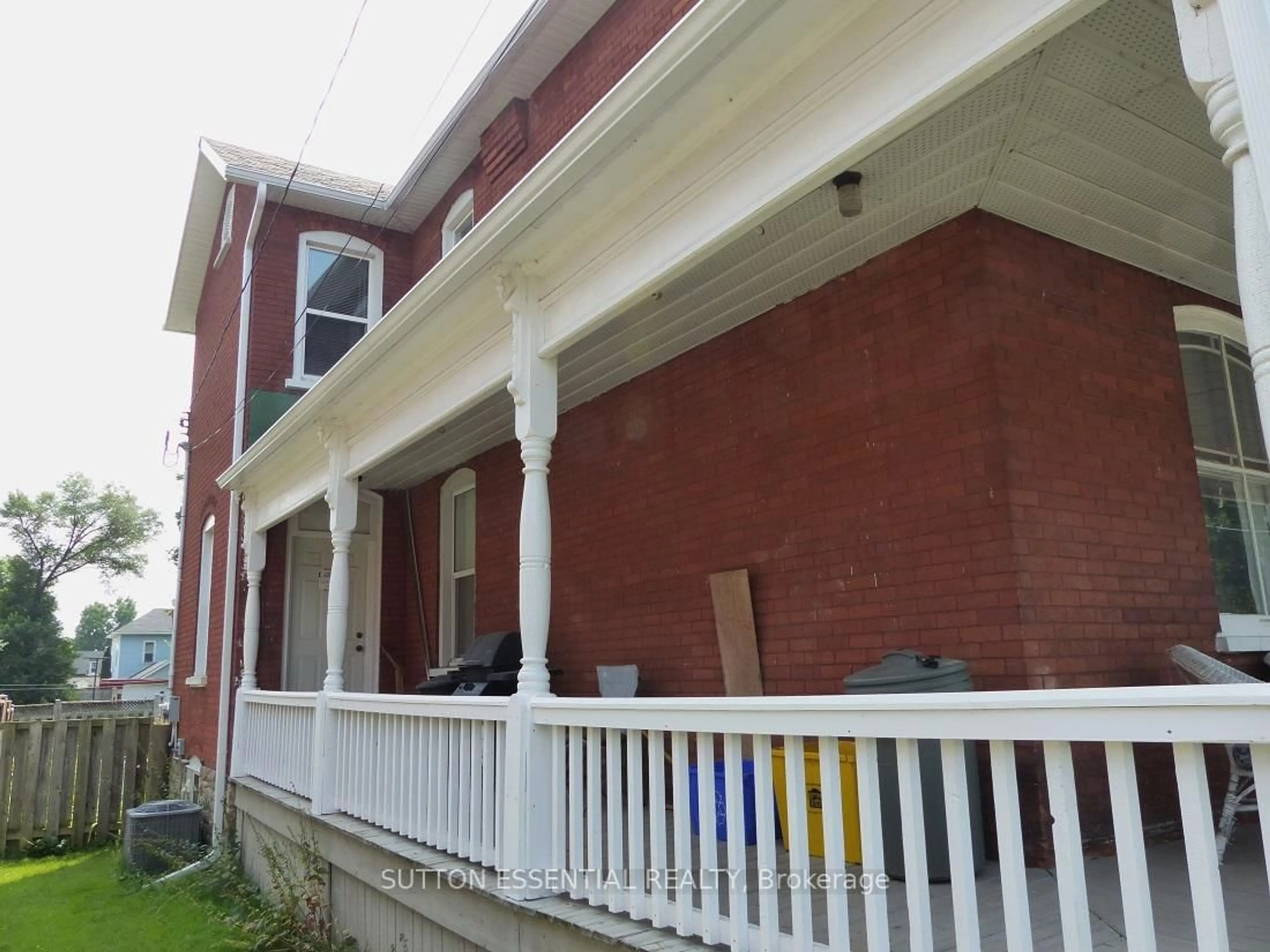 Unknown for 71 Russell St, Smiths Falls Ontario K7A 1G5