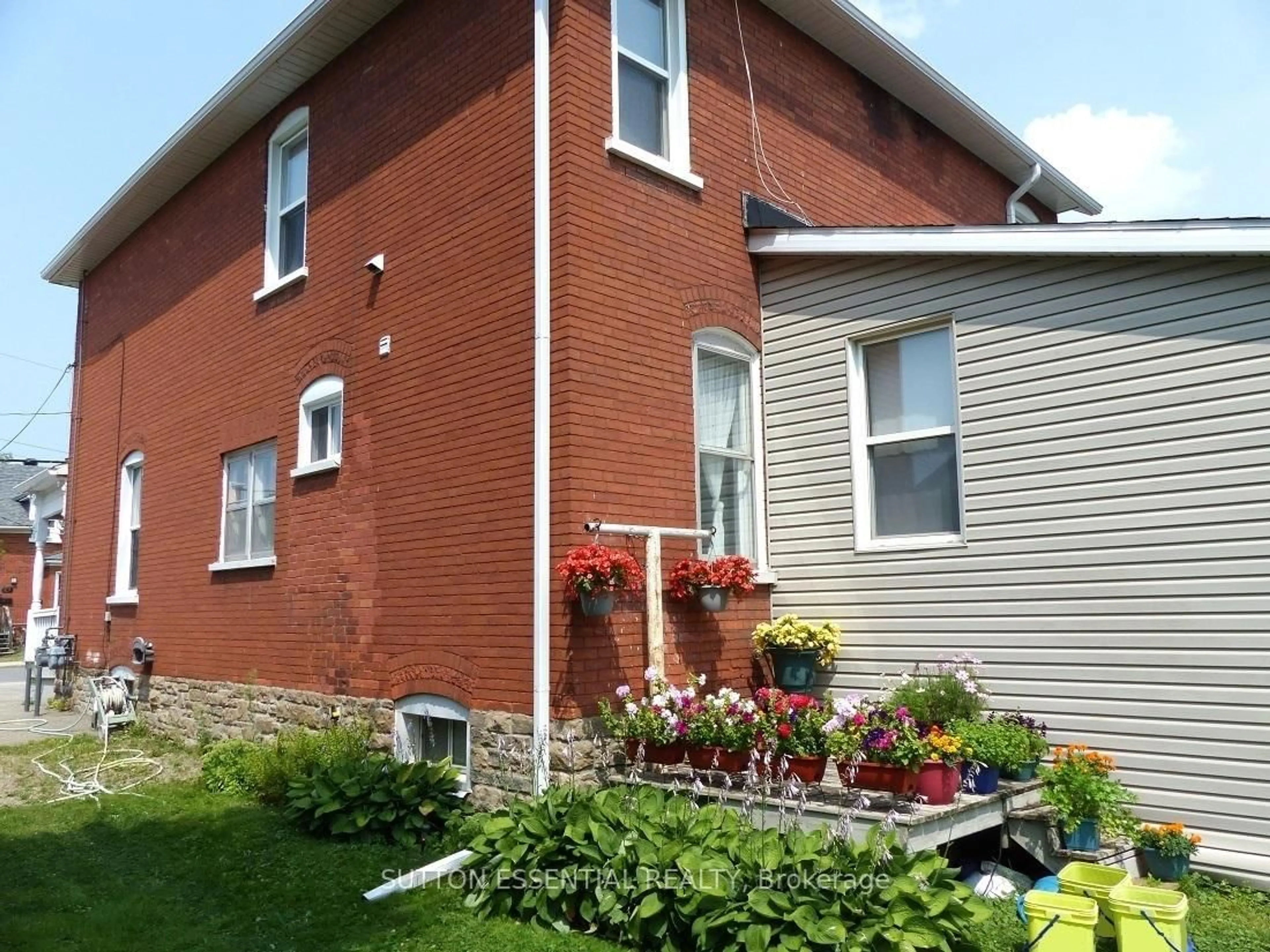 Home with brick exterior material, street for 71 Russell St, Smiths Falls Ontario K7A 1G5