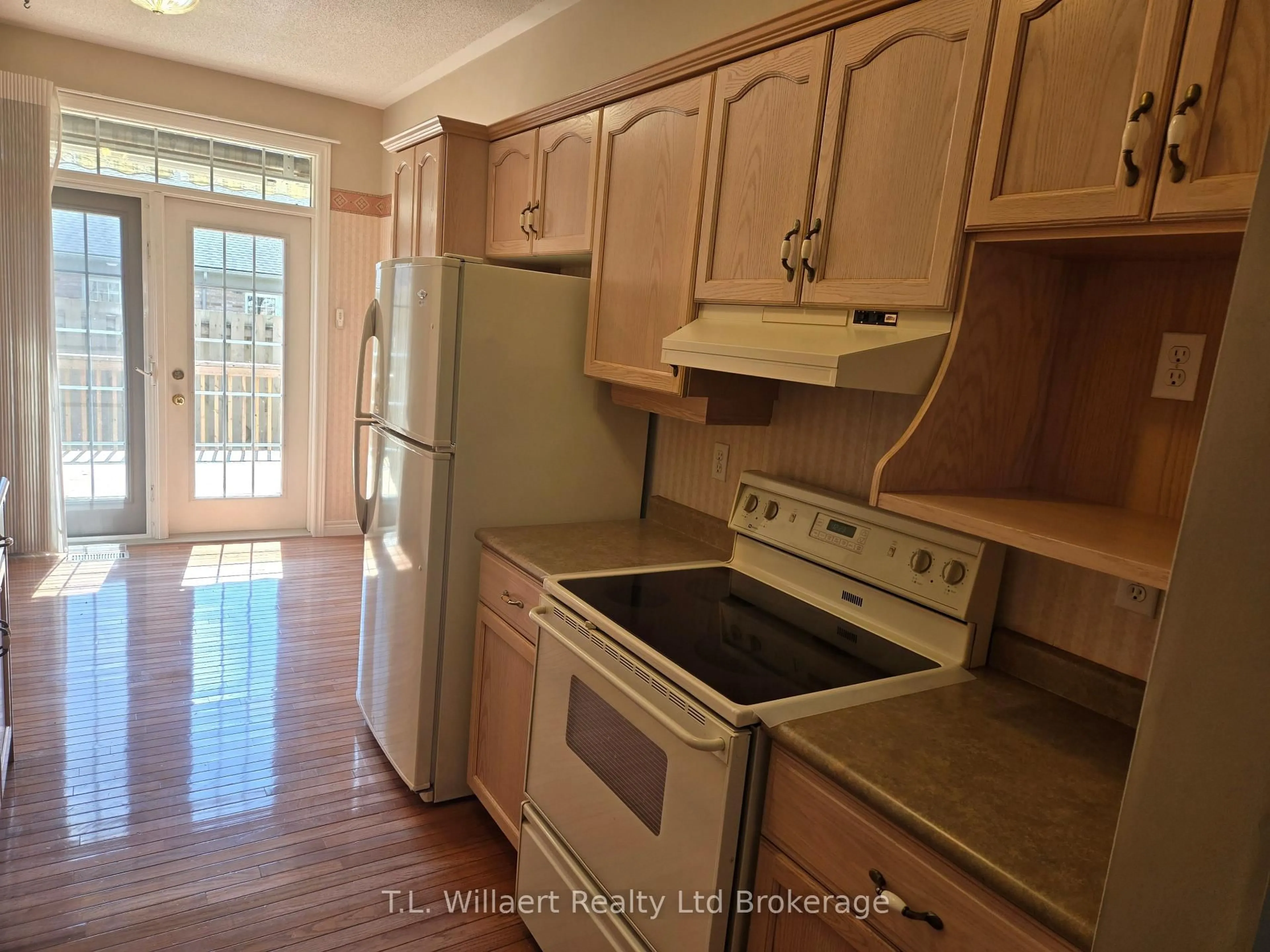 Standard kitchen, unknown for 7-105 King St #4, Tillsonburg Ontario N4G 5V1