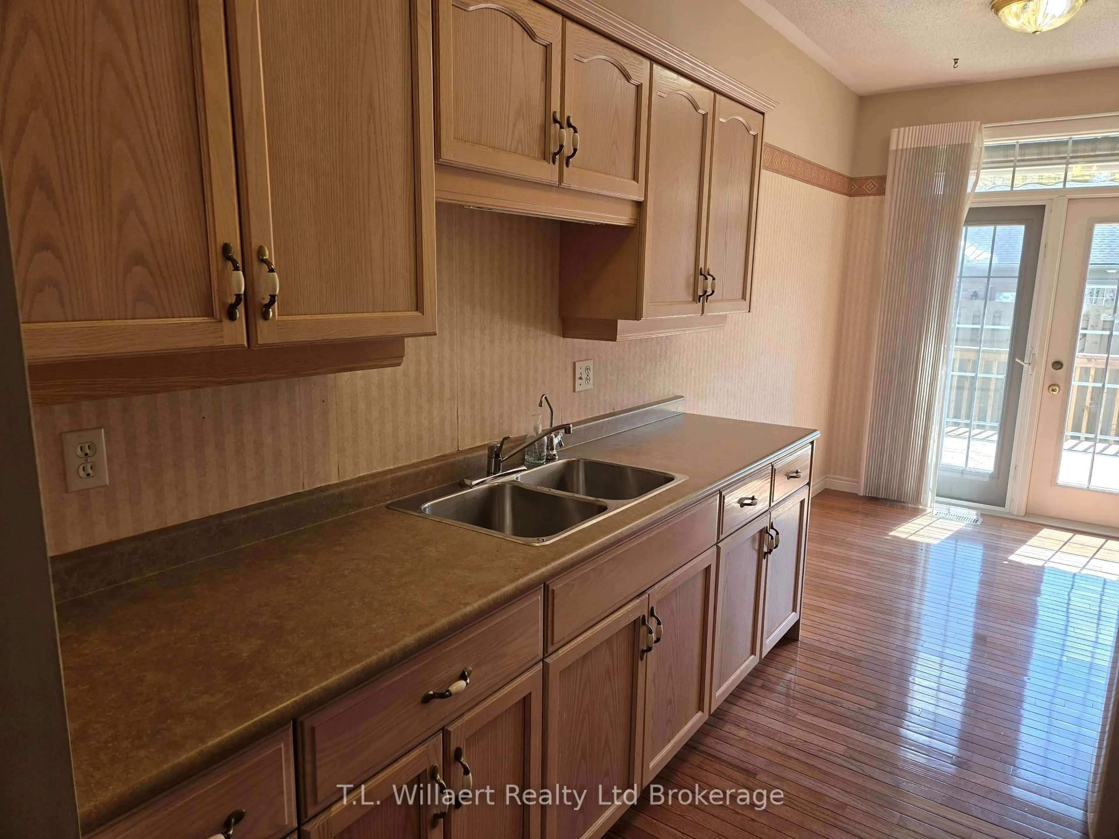 Standard kitchen, wood/laminate floor for 7-105 King St #4, Tillsonburg Ontario N4G 5V1