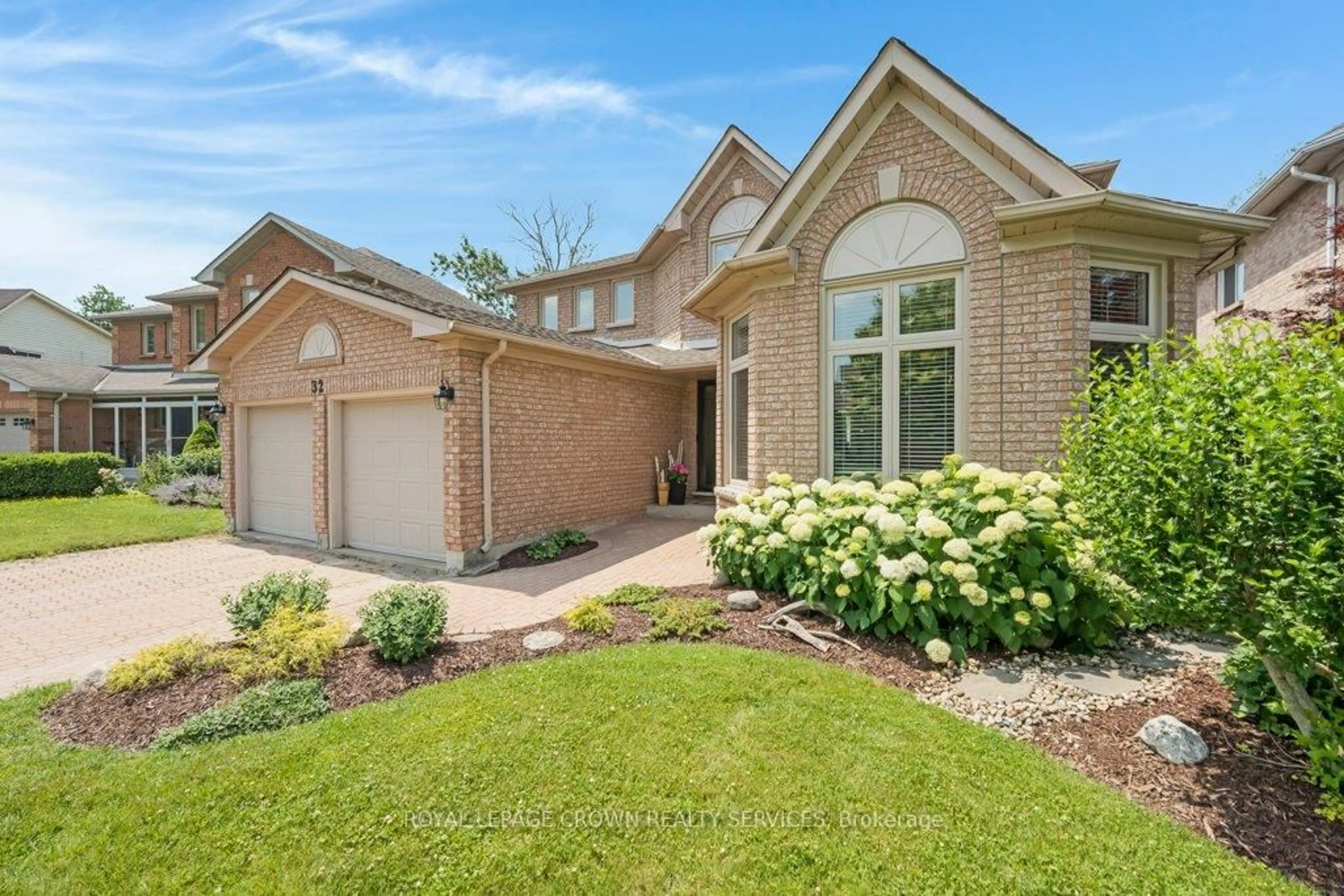 Home with brick exterior material, street for 32 Kingfisher Cres, Cambridge Ontario N1T 1P9