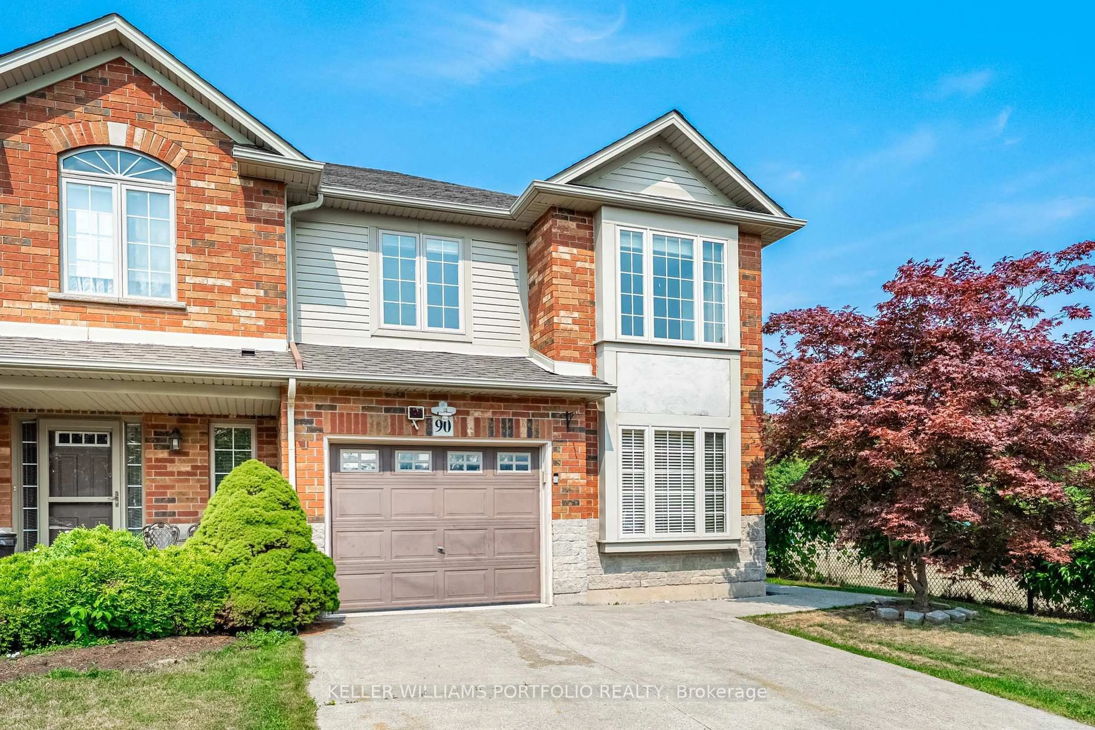 Home with brick exterior material, street for 90 Magnolia Cres, Grimsby Ontario L3M 5R4