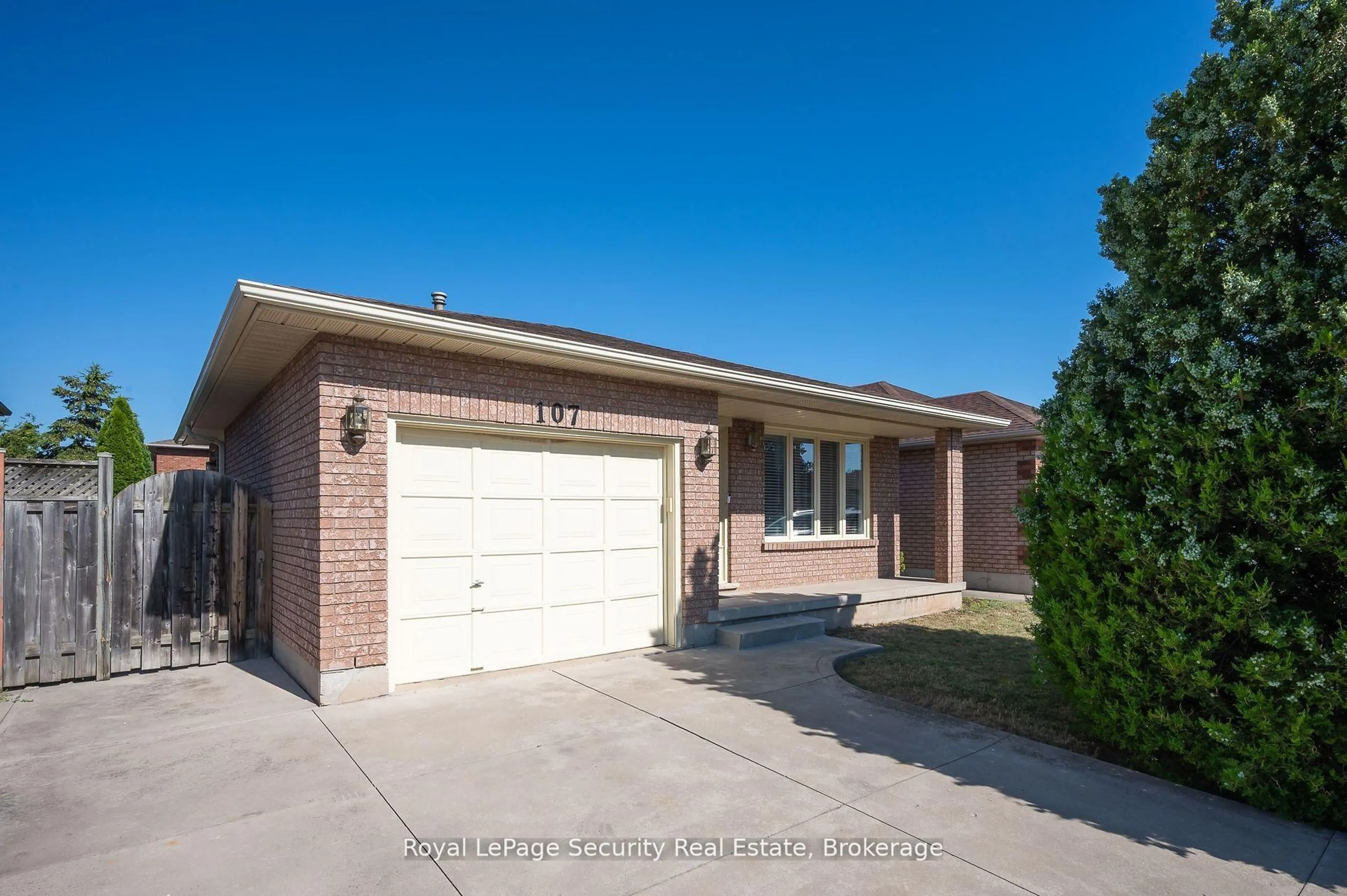 Home with brick exterior material, street for 107 Fairington Cres, Hamilton Ontario L8E 3N3