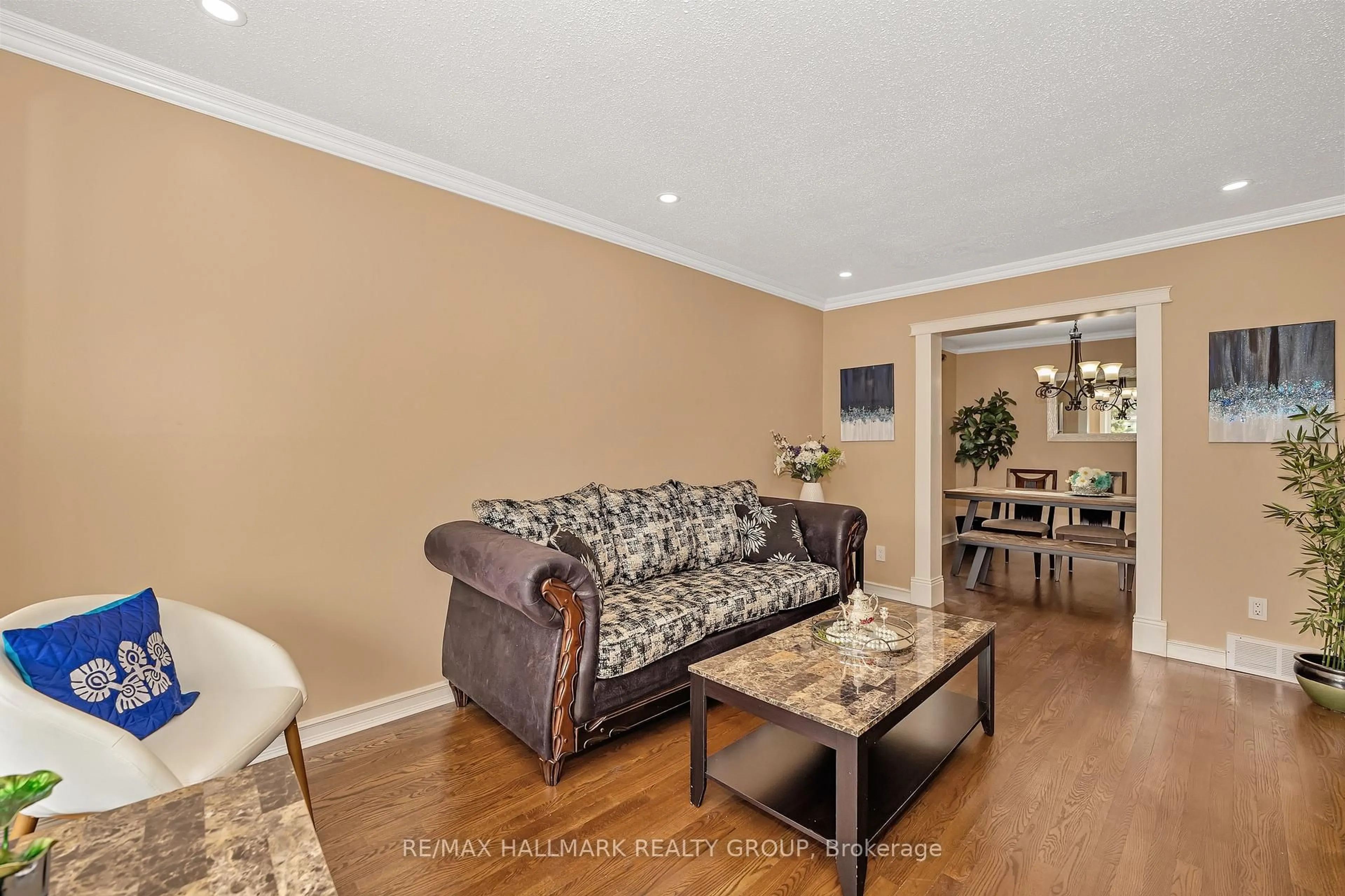 Living room with furniture, unknown for 16 Hawley Cres, Ottawa Ontario K2M 1T3