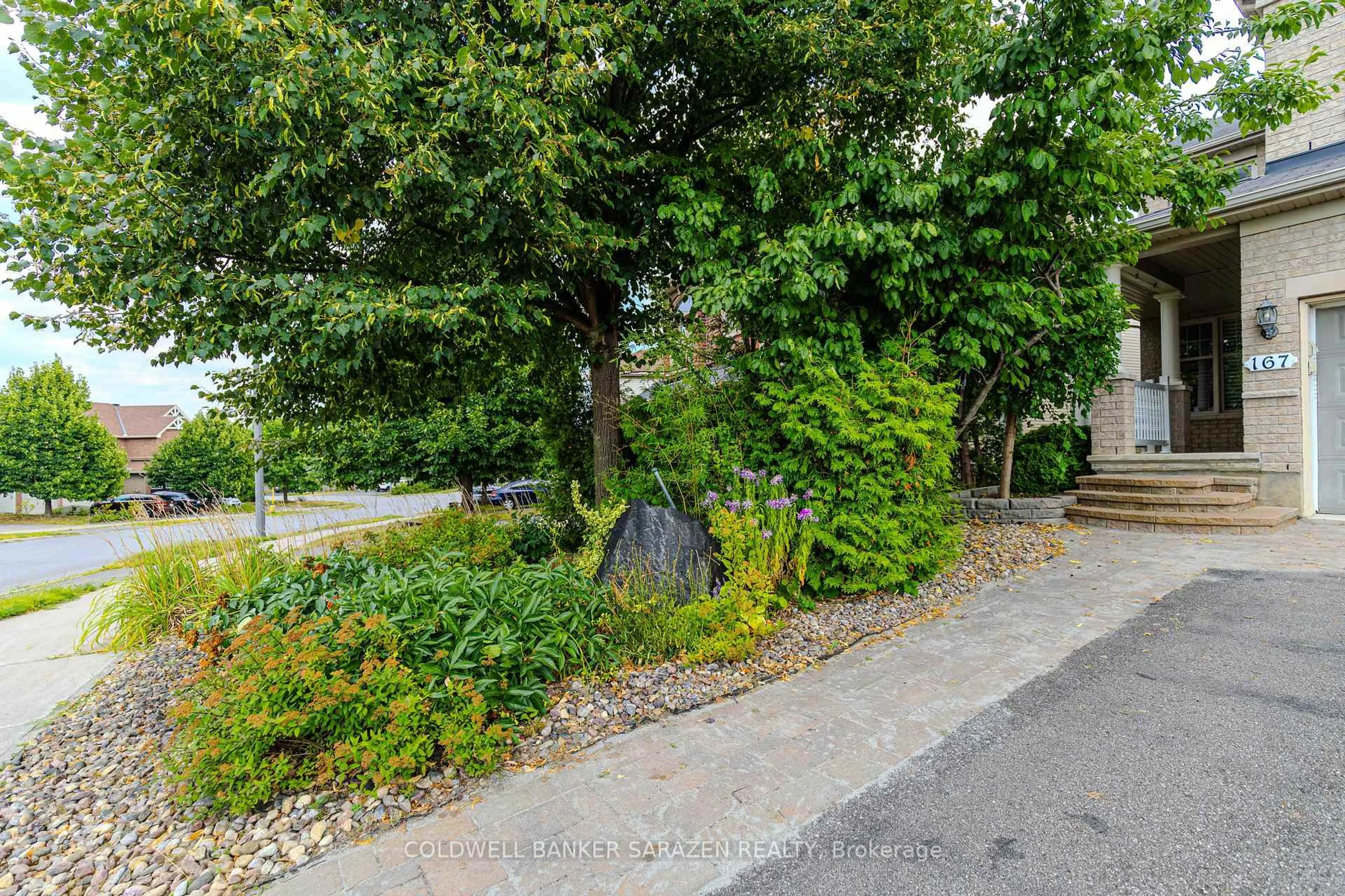 A pic from outside/outdoor area/front of a property/back of a property/a pic from drone, street for 167 Keyrock Dr, Ottawa Ontario K2T 0A8